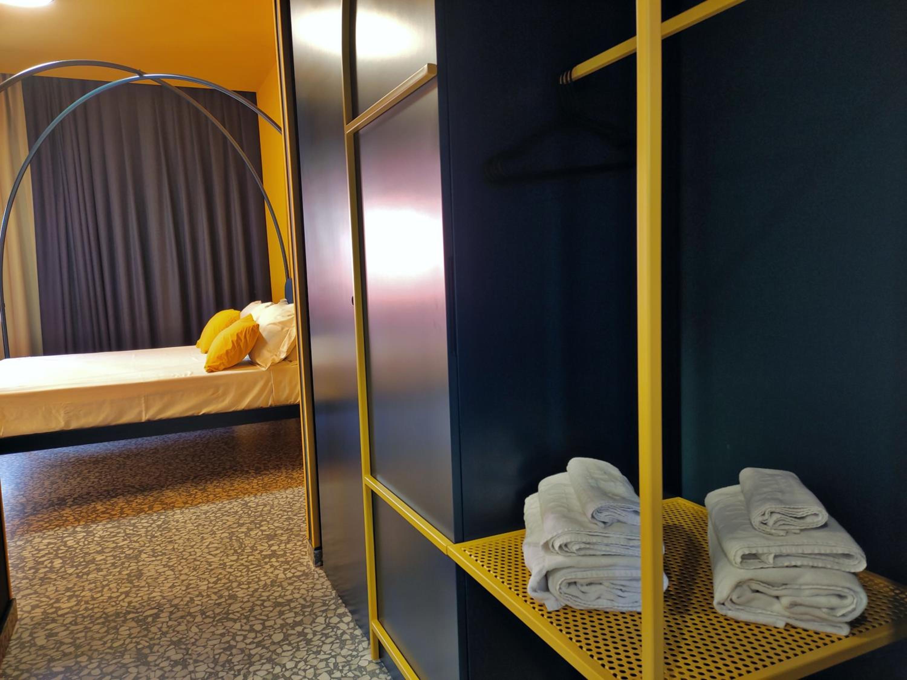 Standard Queen Room photo 2