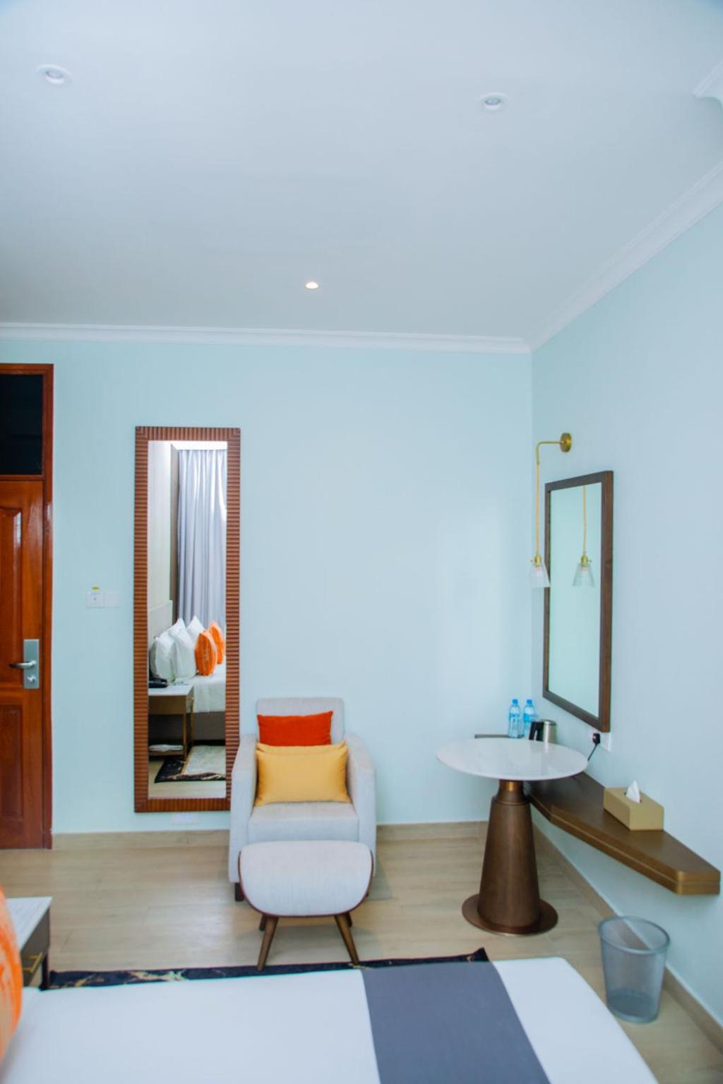 Standard King Room - Non-Smoking  - Photo 1