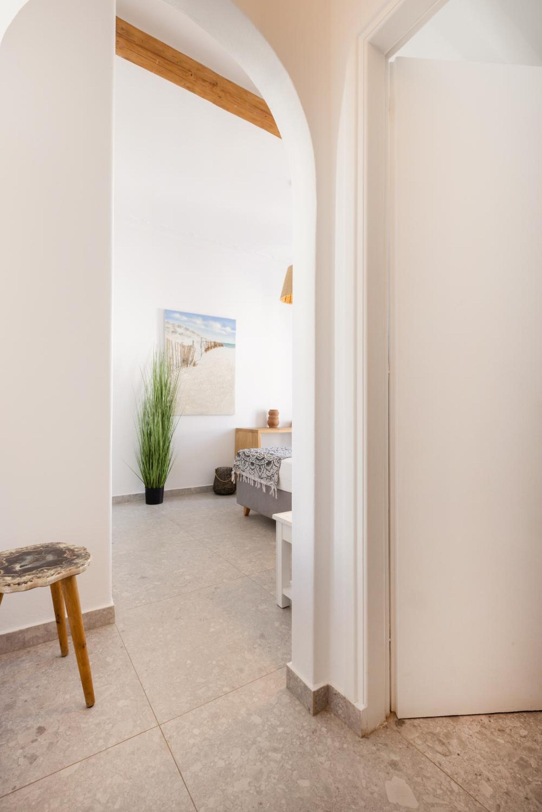 One-Bedroom Apartment - Photo 26