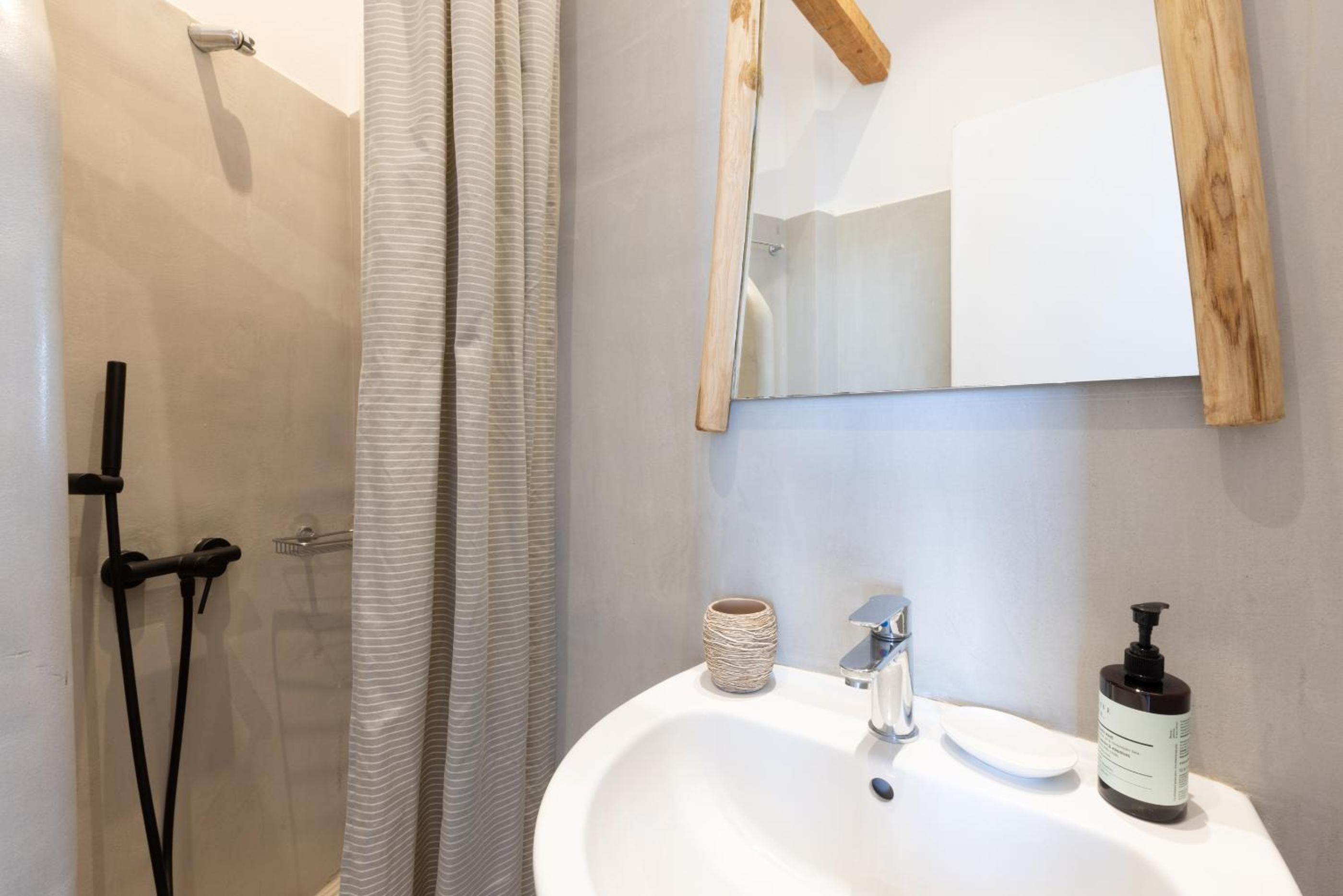One-Bedroom Apartment - Photo 29