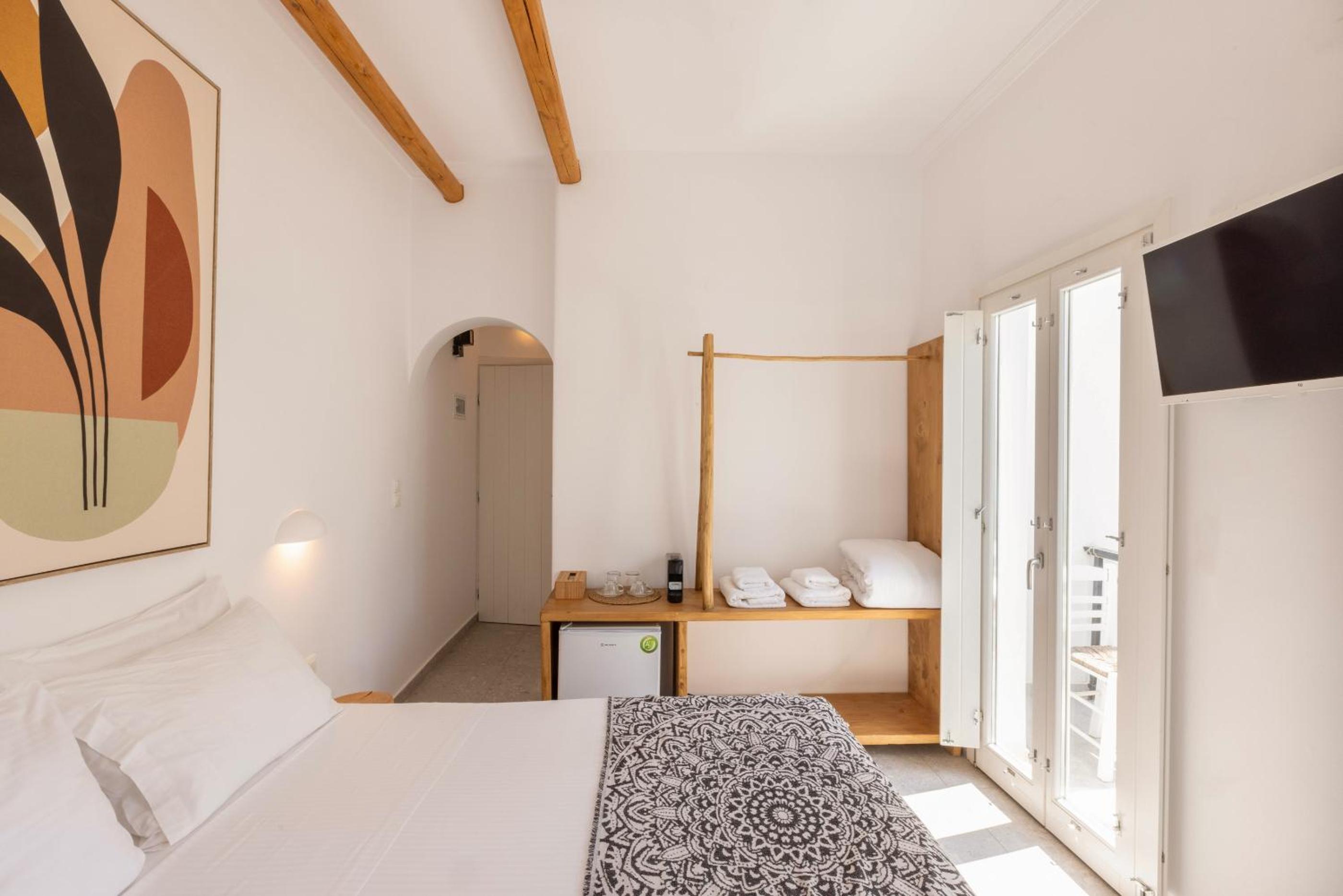 One-Bedroom Apartment - Photo 2