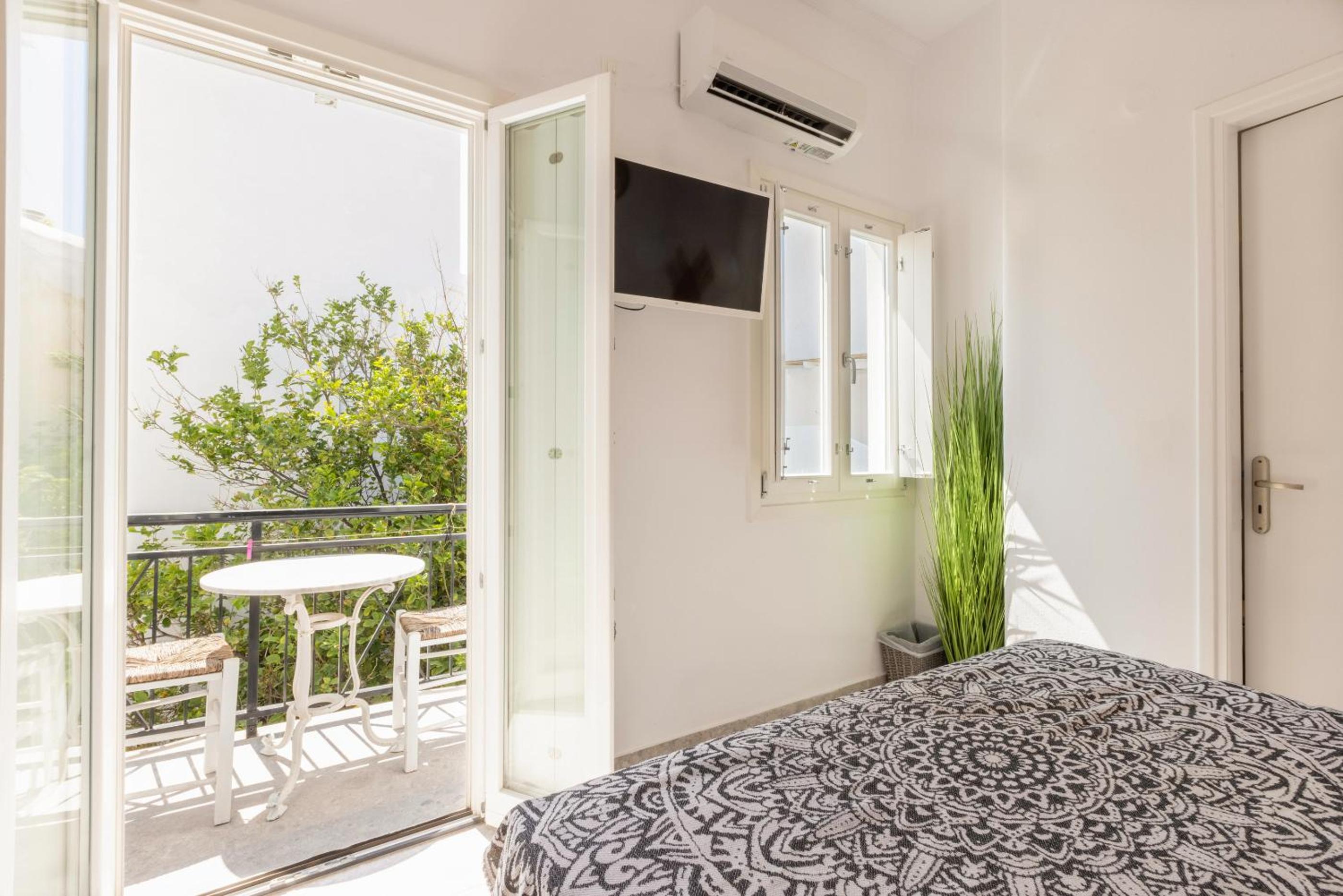 One-Bedroom Apartment - Photo 32