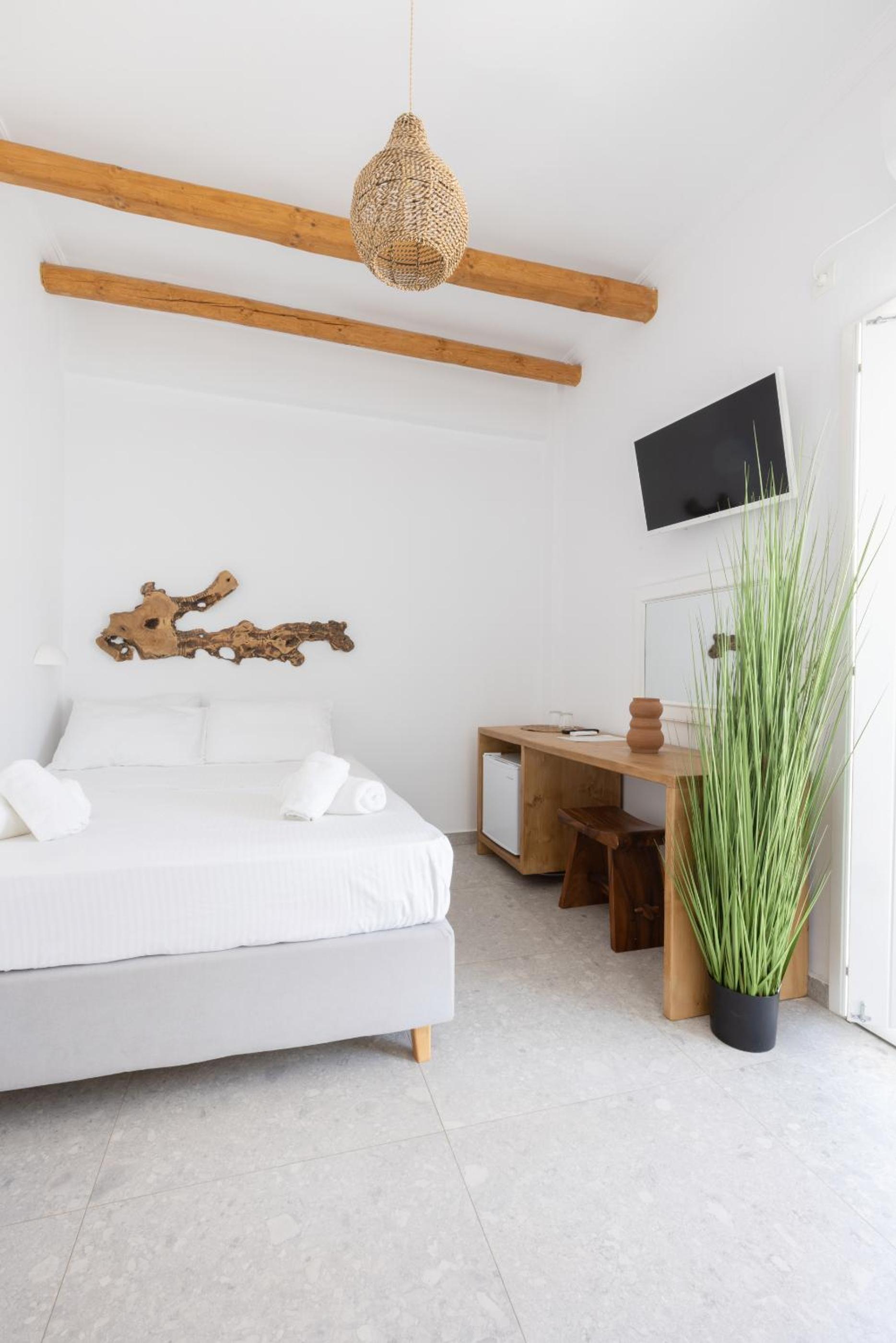 One-Bedroom Apartment - Photo 18