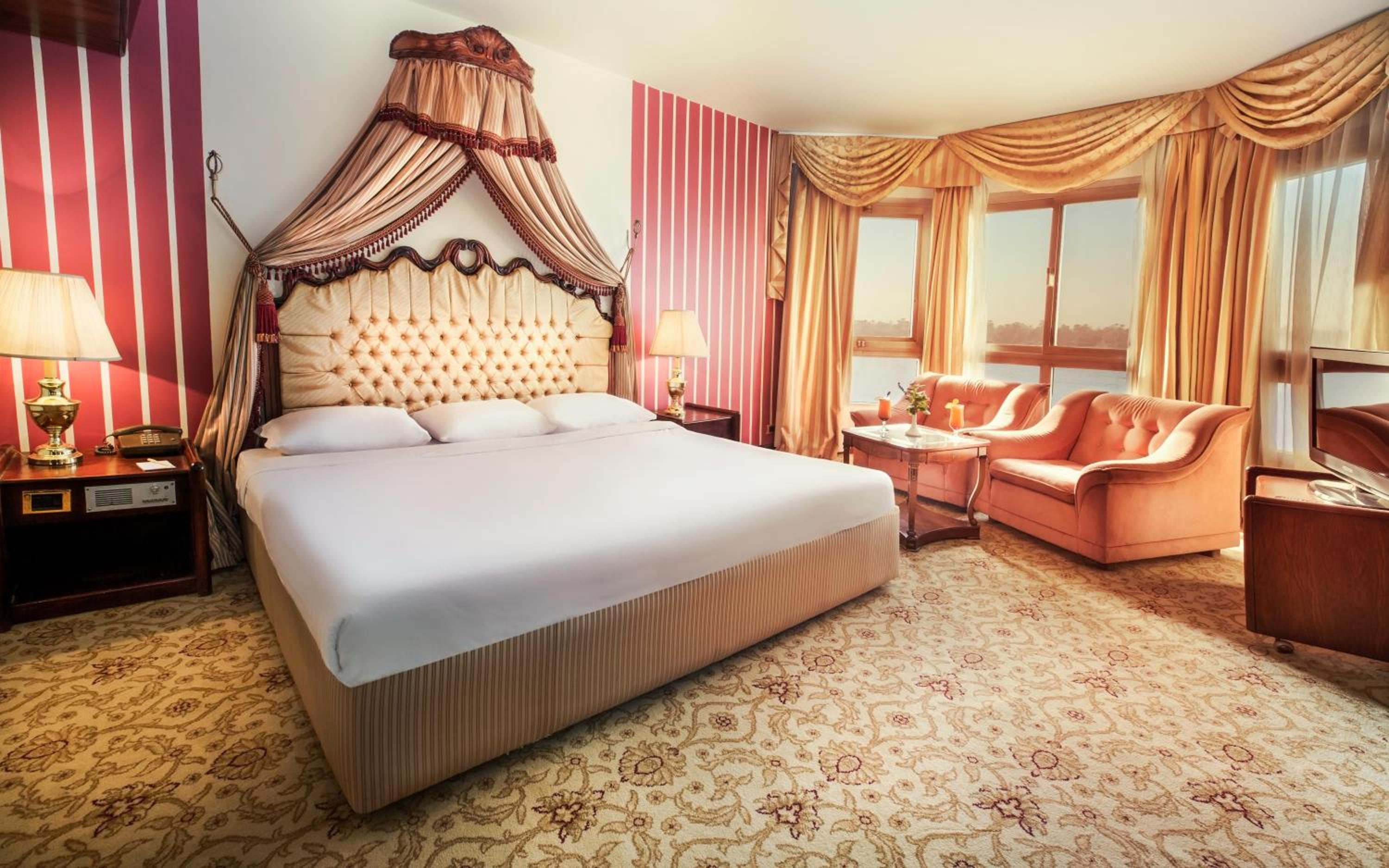 Deluxe Room with Nile View - Photo 3