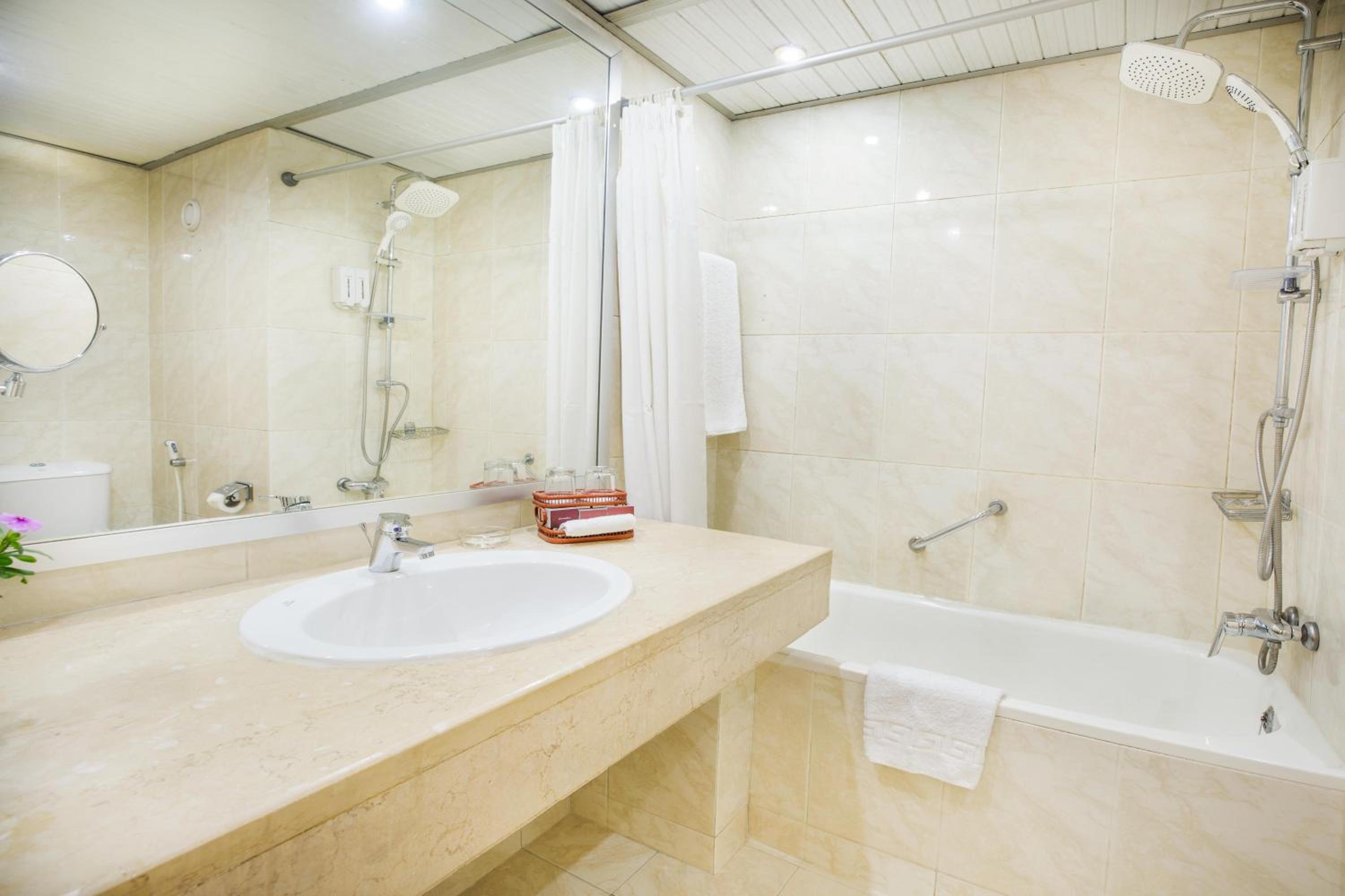 Deluxe Room with Nile View - Photo 4