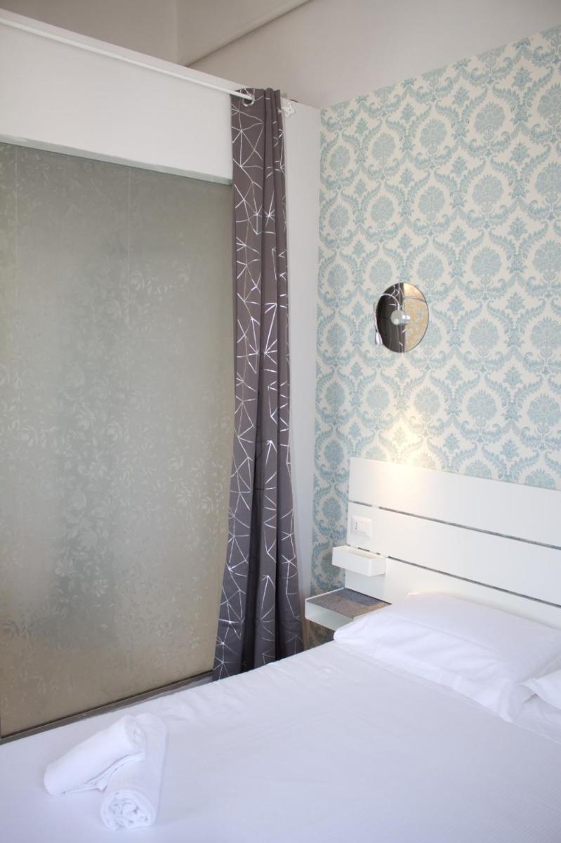 Family Room with Shower photo 2
