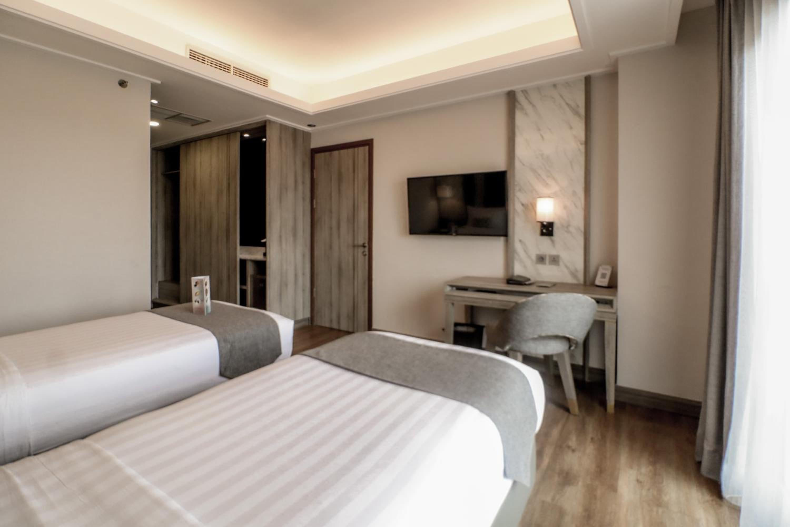 Deluxe Twin Room - Photo 8
