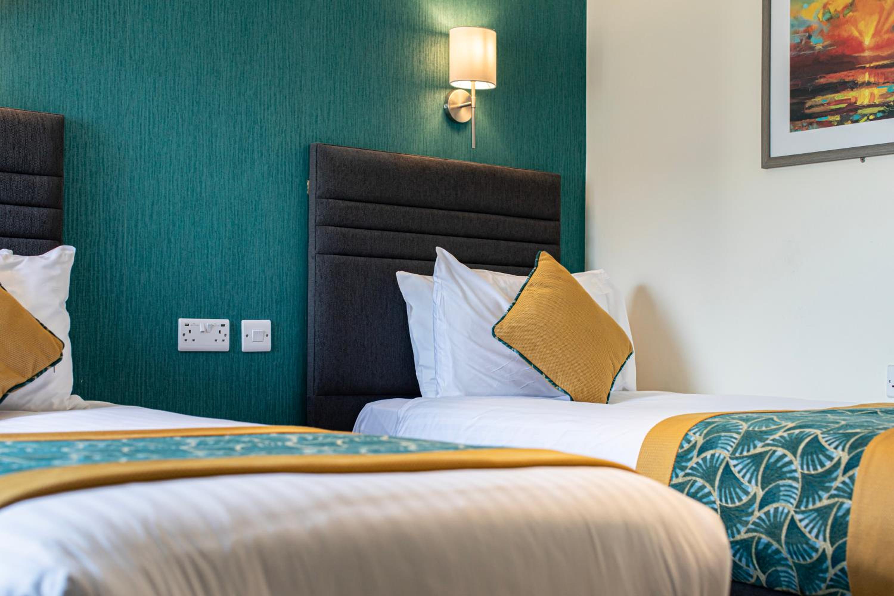 Twin Room - Photo 3