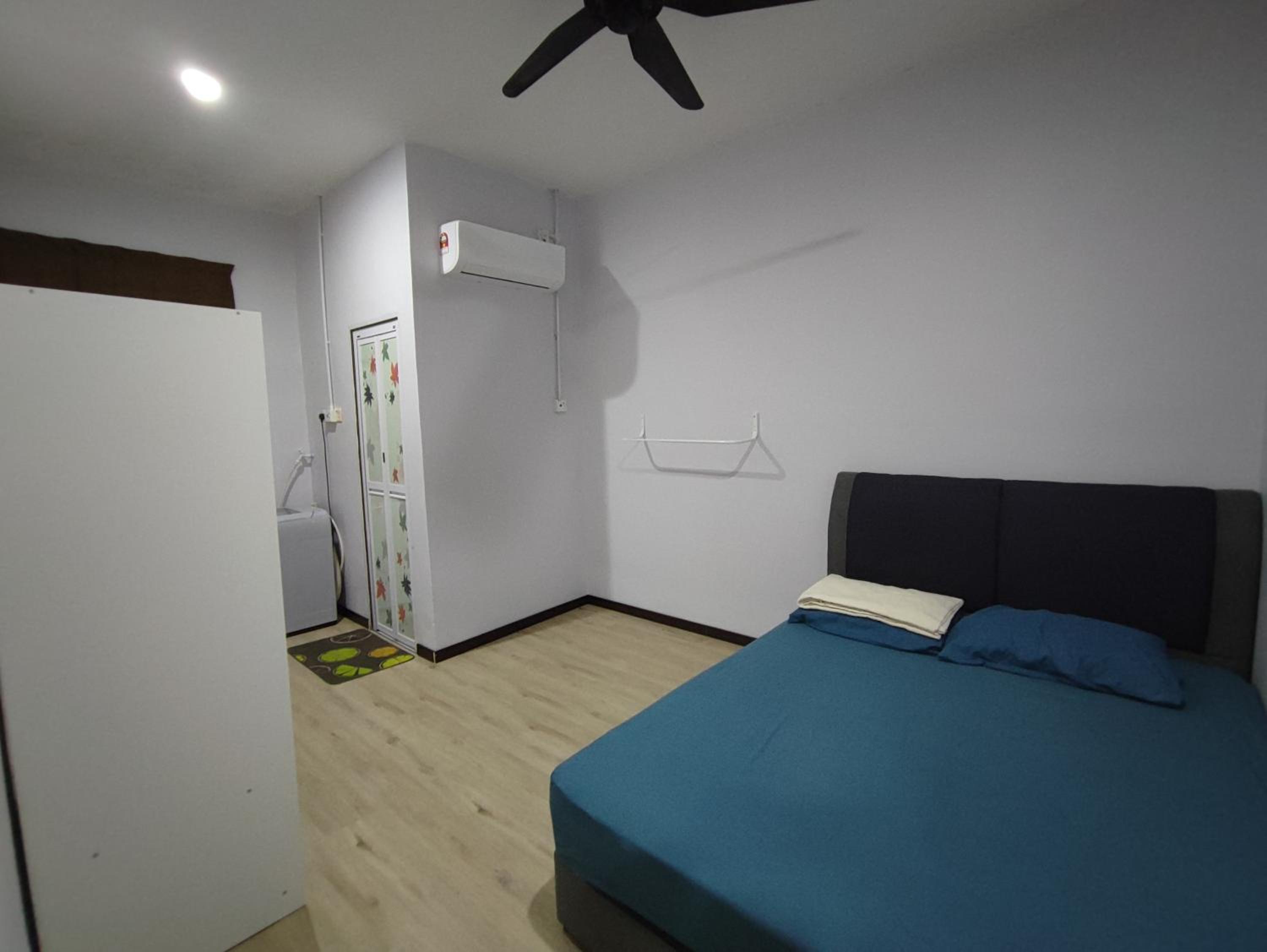 Three-Bedroom House photo 2