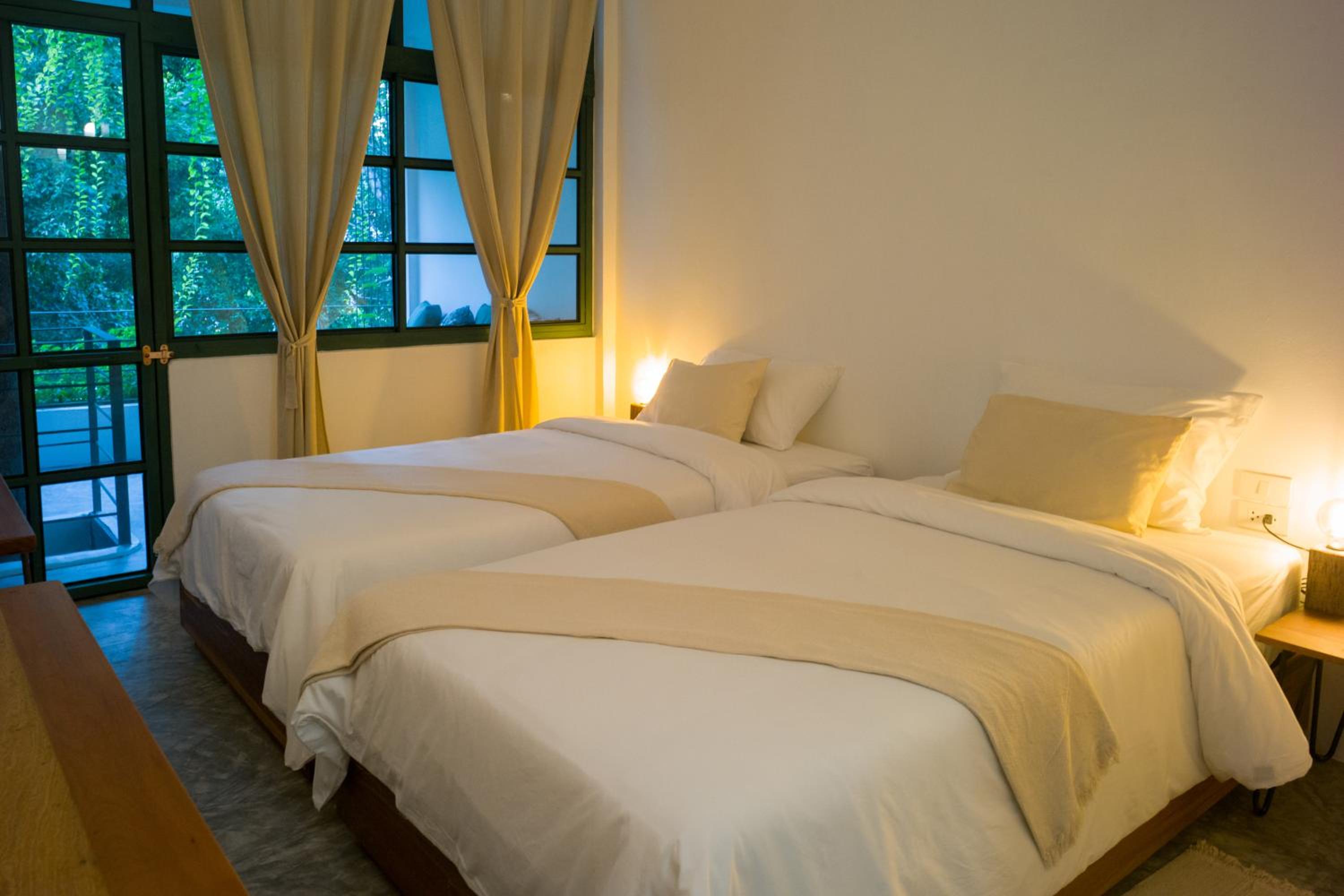 Deluxe Double or Twin Room with Balcony - Photo 9
