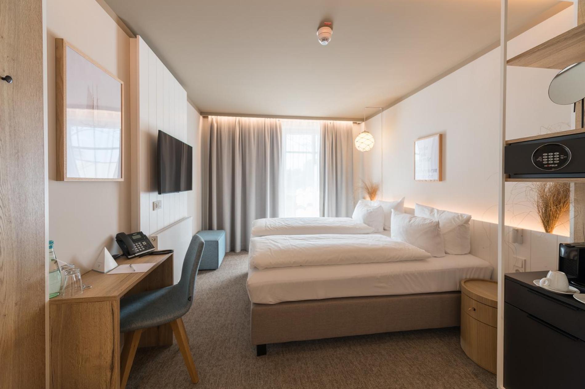 Classic Double Room - Landside photo 3