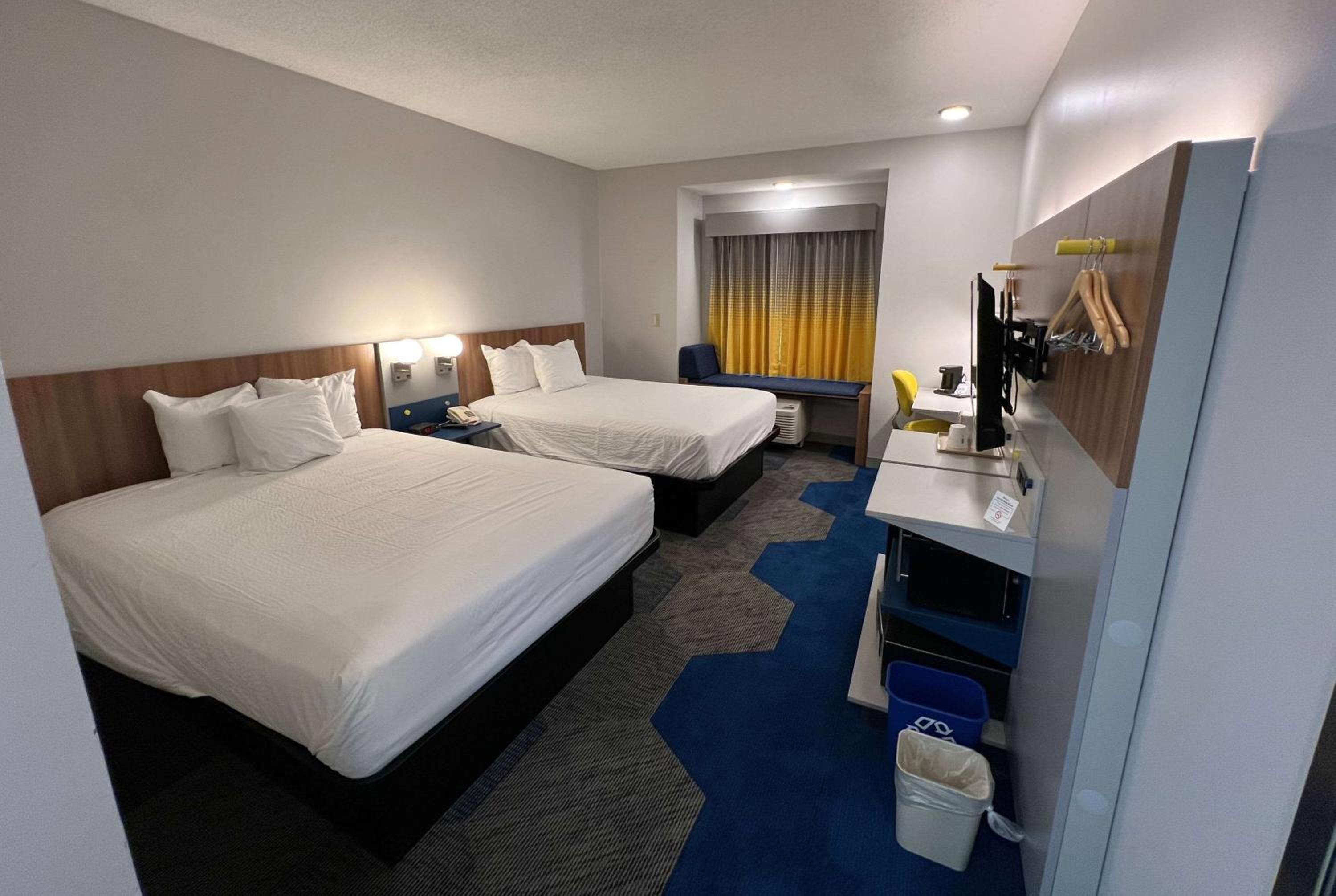 2 Queen Beds, Mobility Accessible, Roll-in Shower, Non-Smoking