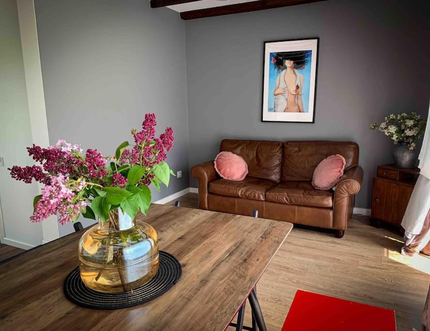One-Bedroom House photo 1