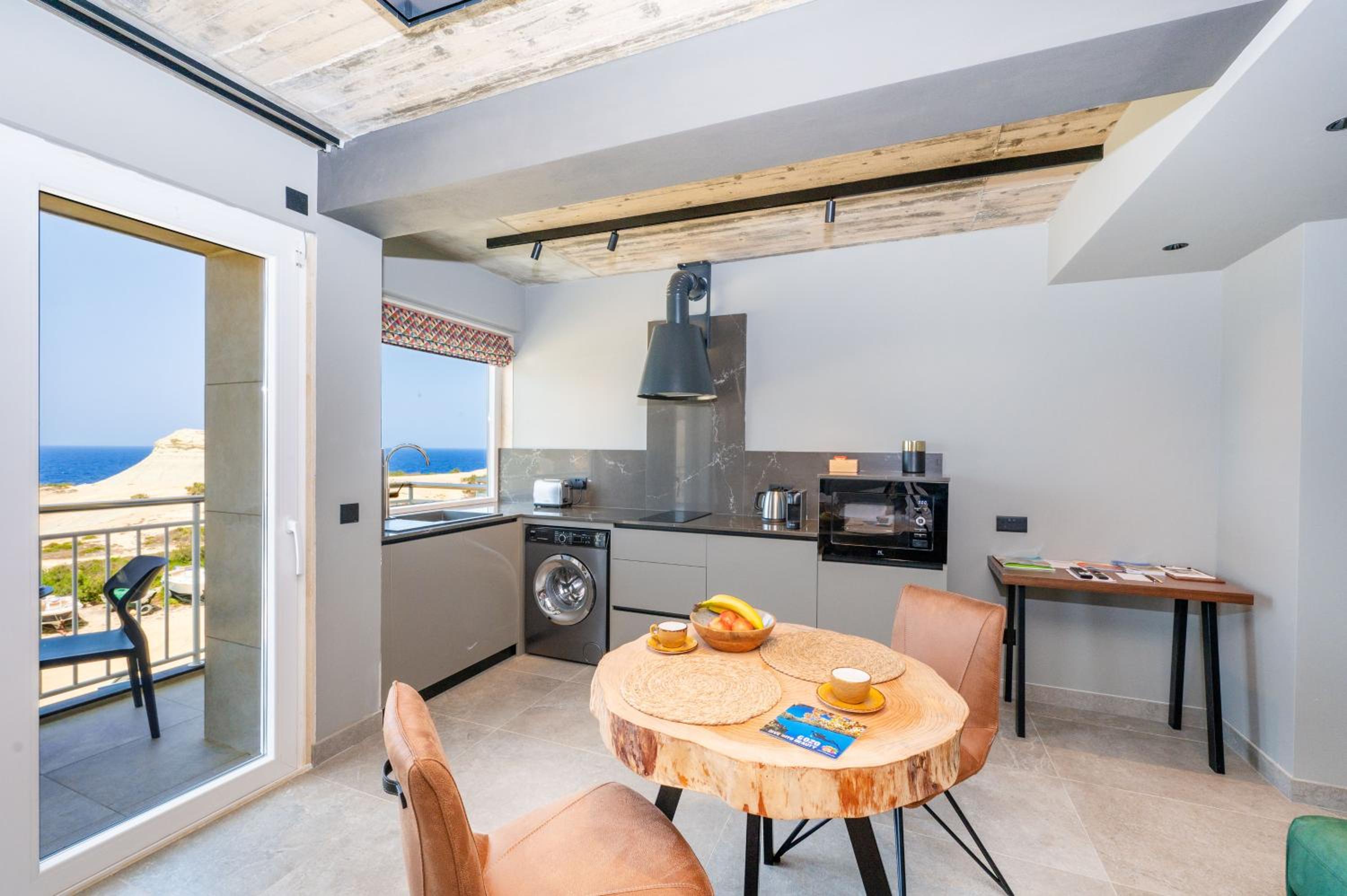 Studio Apartment with Sea View photo 3