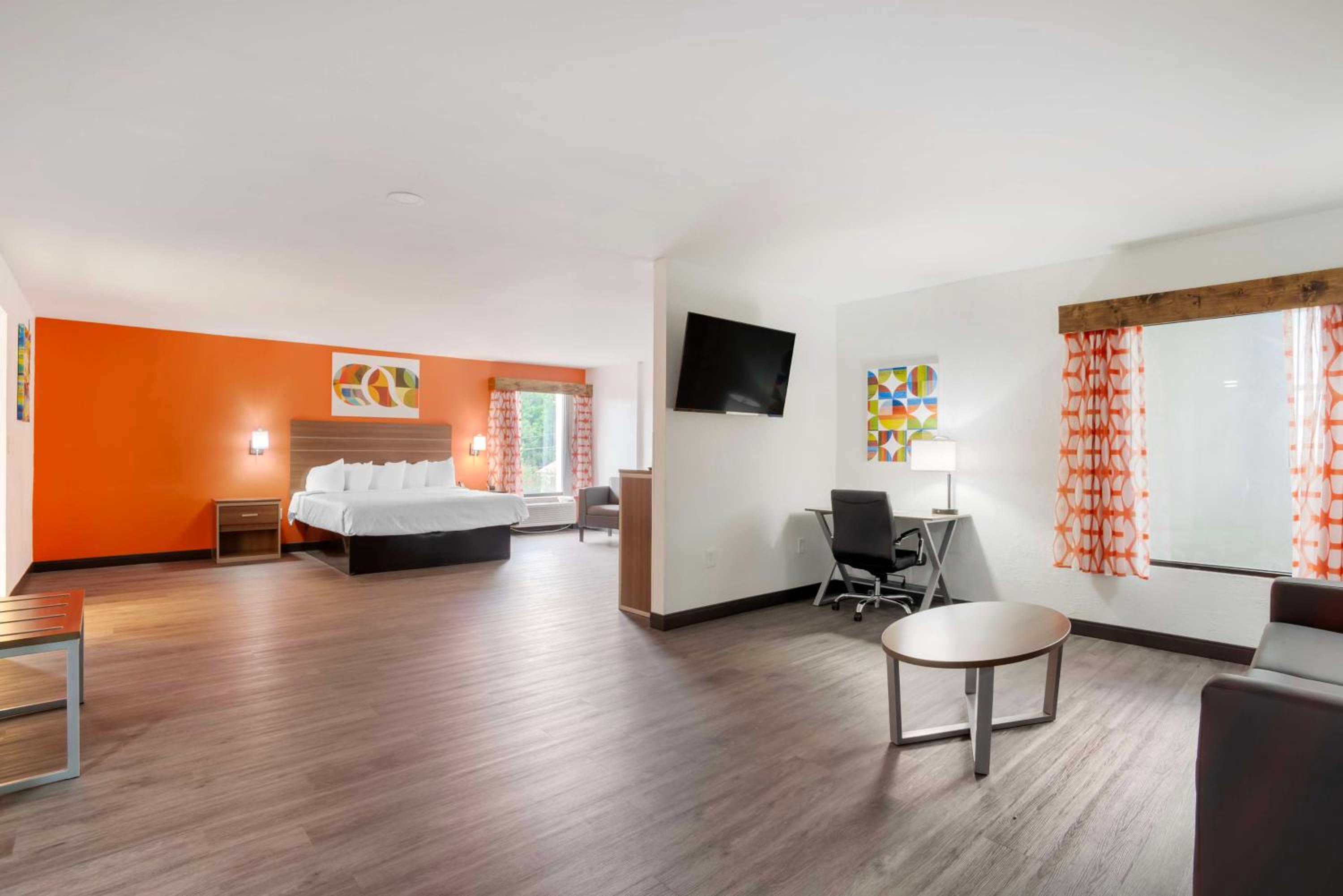 Two-Room King Suite with Sofa Bed - Non-Smoking photo 3