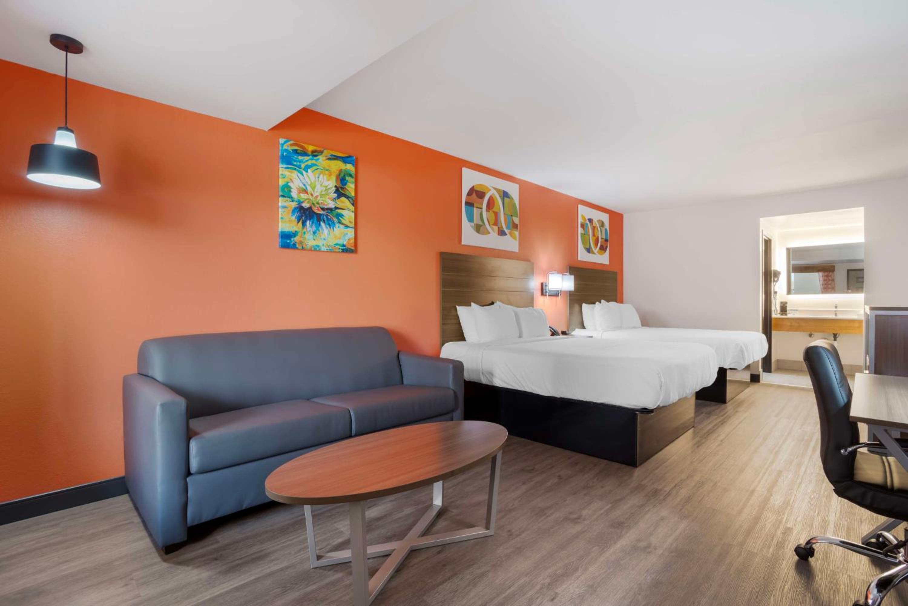 Queen Room with Two Queen Beds and Sofa Bed - Smoking photo 1