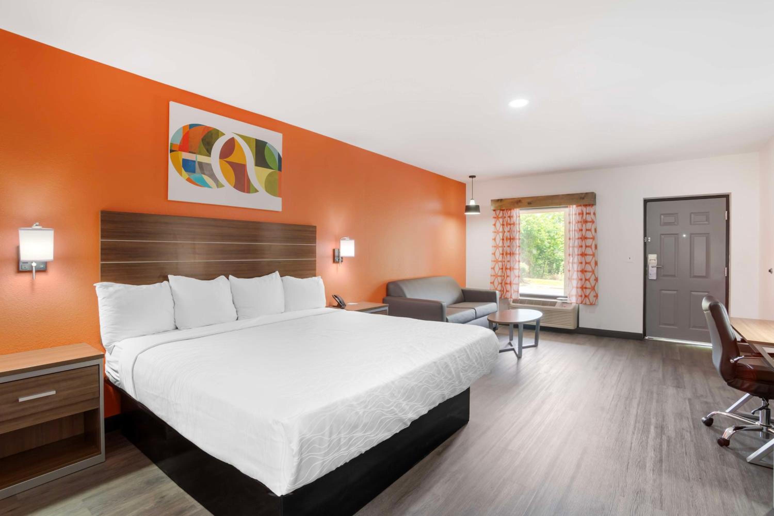 King Room with Sofa Bed - Non-Smoking photo 2