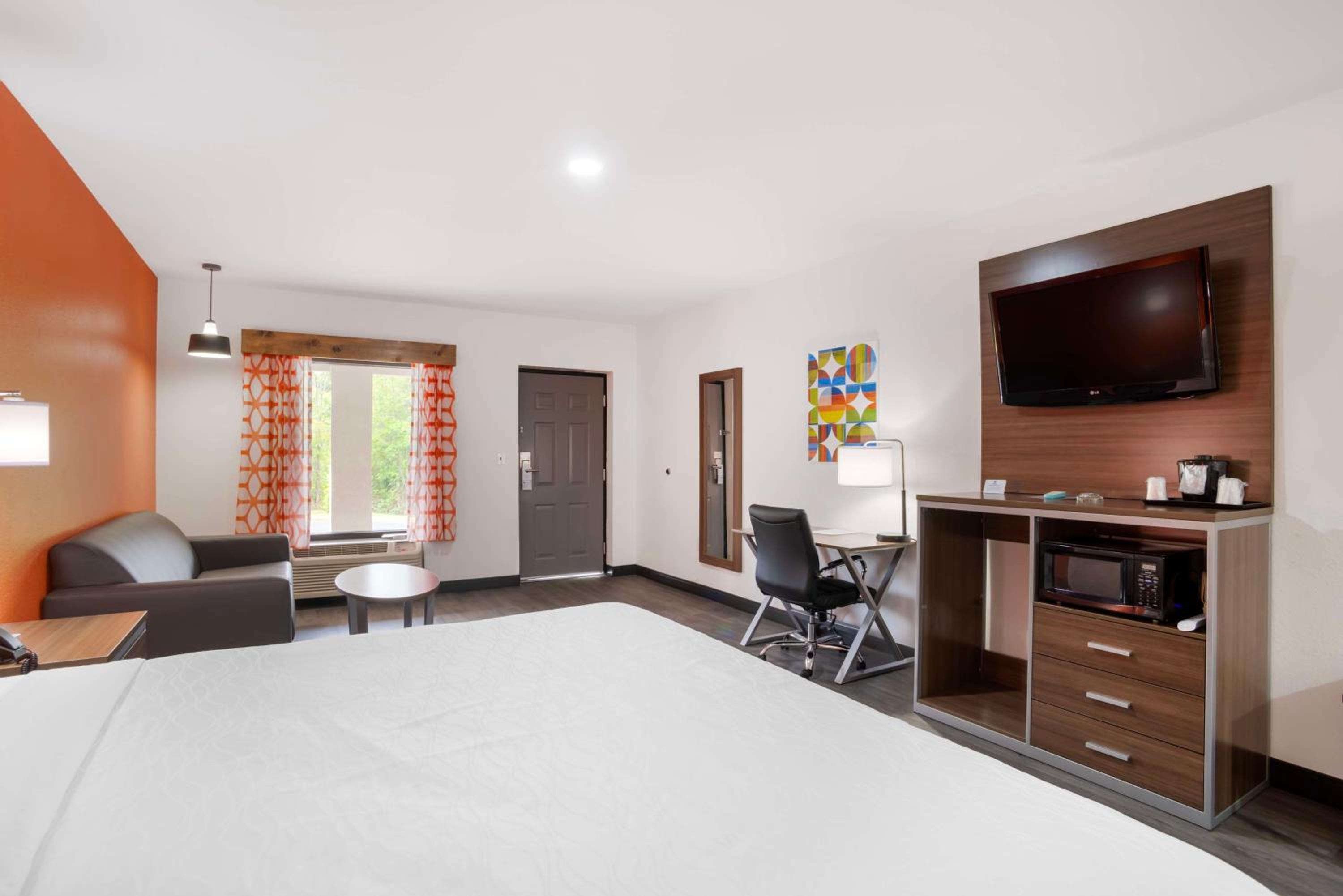 King Room with Sofa Bed - Non-Smoking photo 1