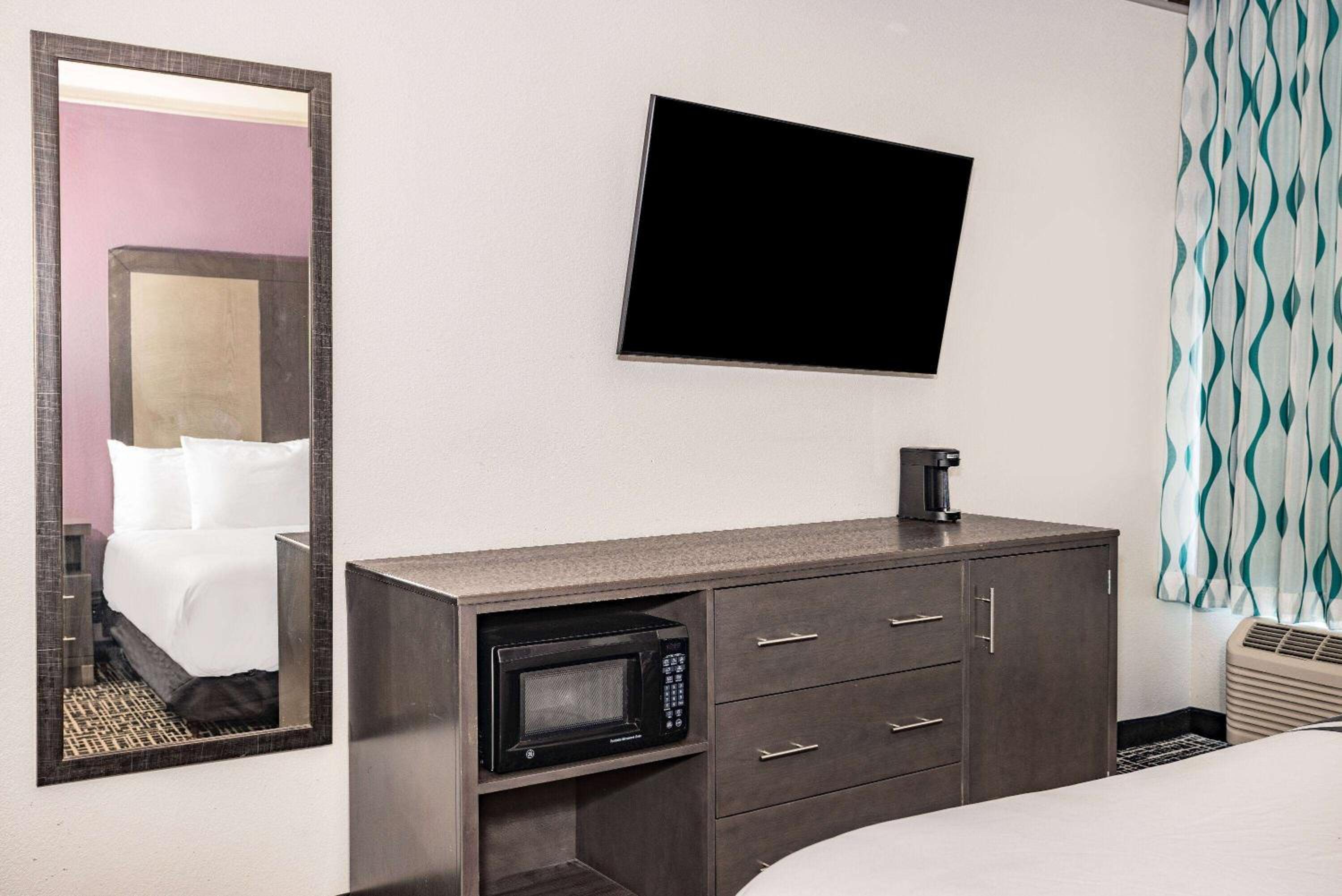 King Room - Non-Smoking - Photo 4