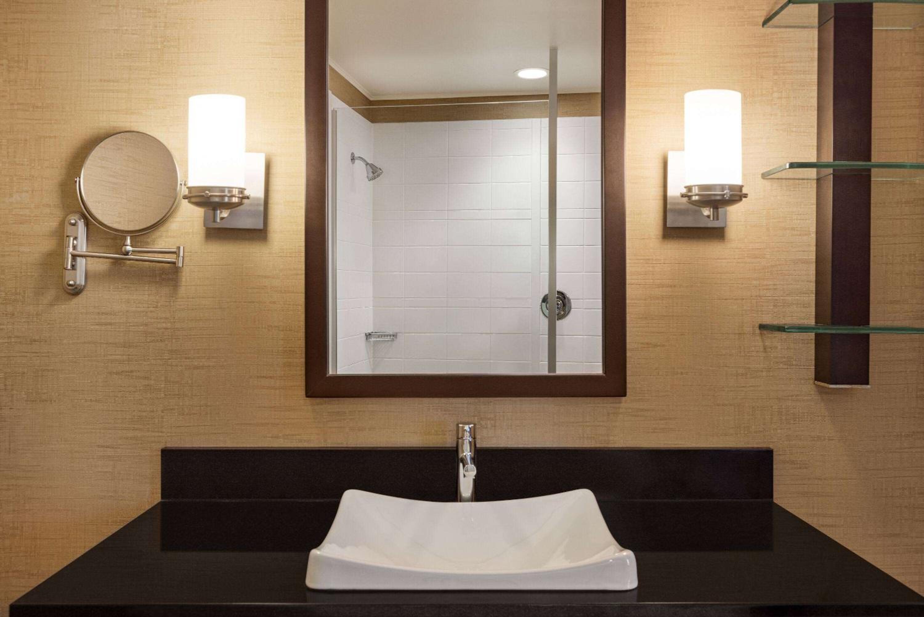 2 Queen Beds, Mobility/Hearing Accessible Suite, Roll-In Shower, Non-Smoking photo 2