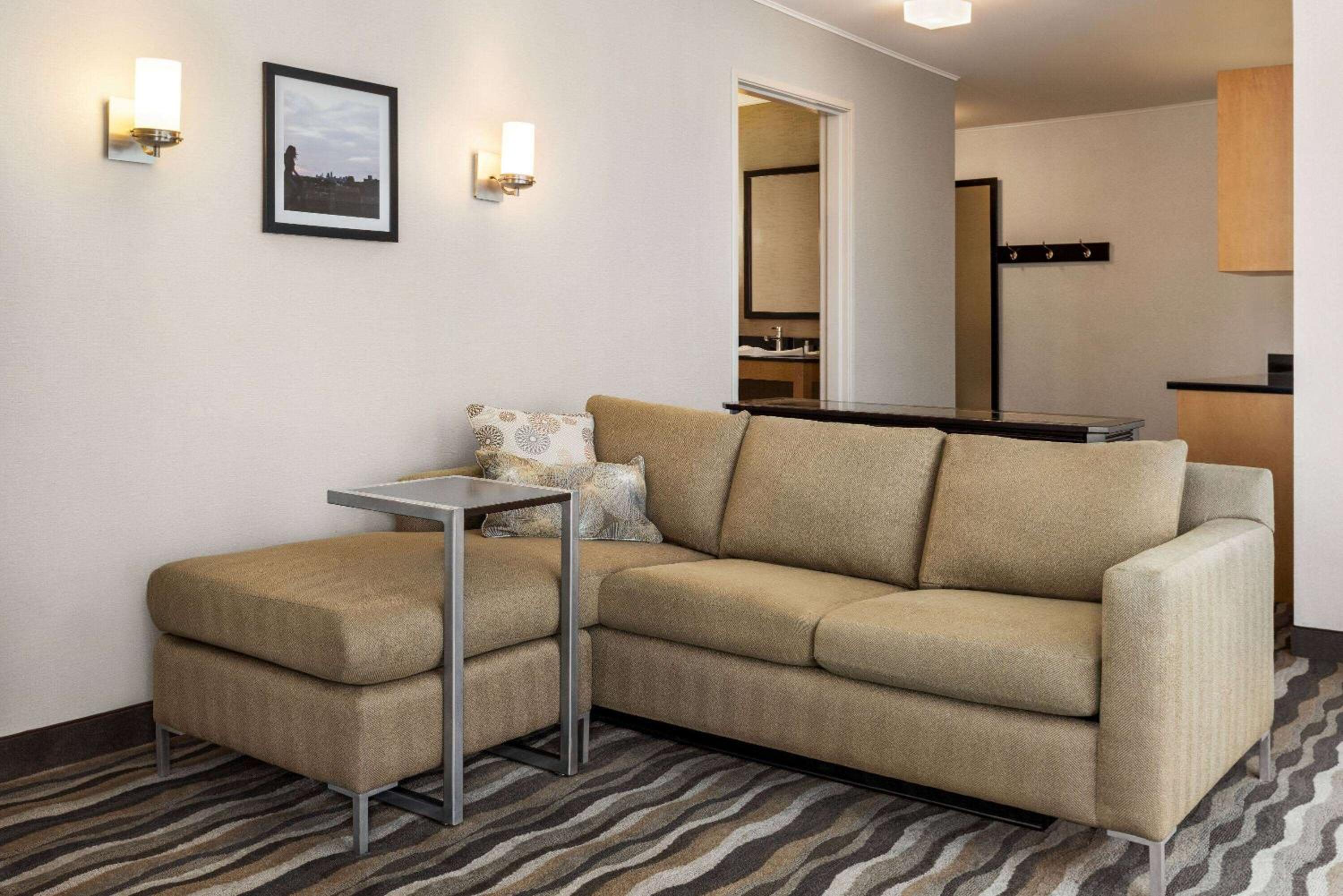 Suite with Two Queen Beds - Non-Smoking photo 2