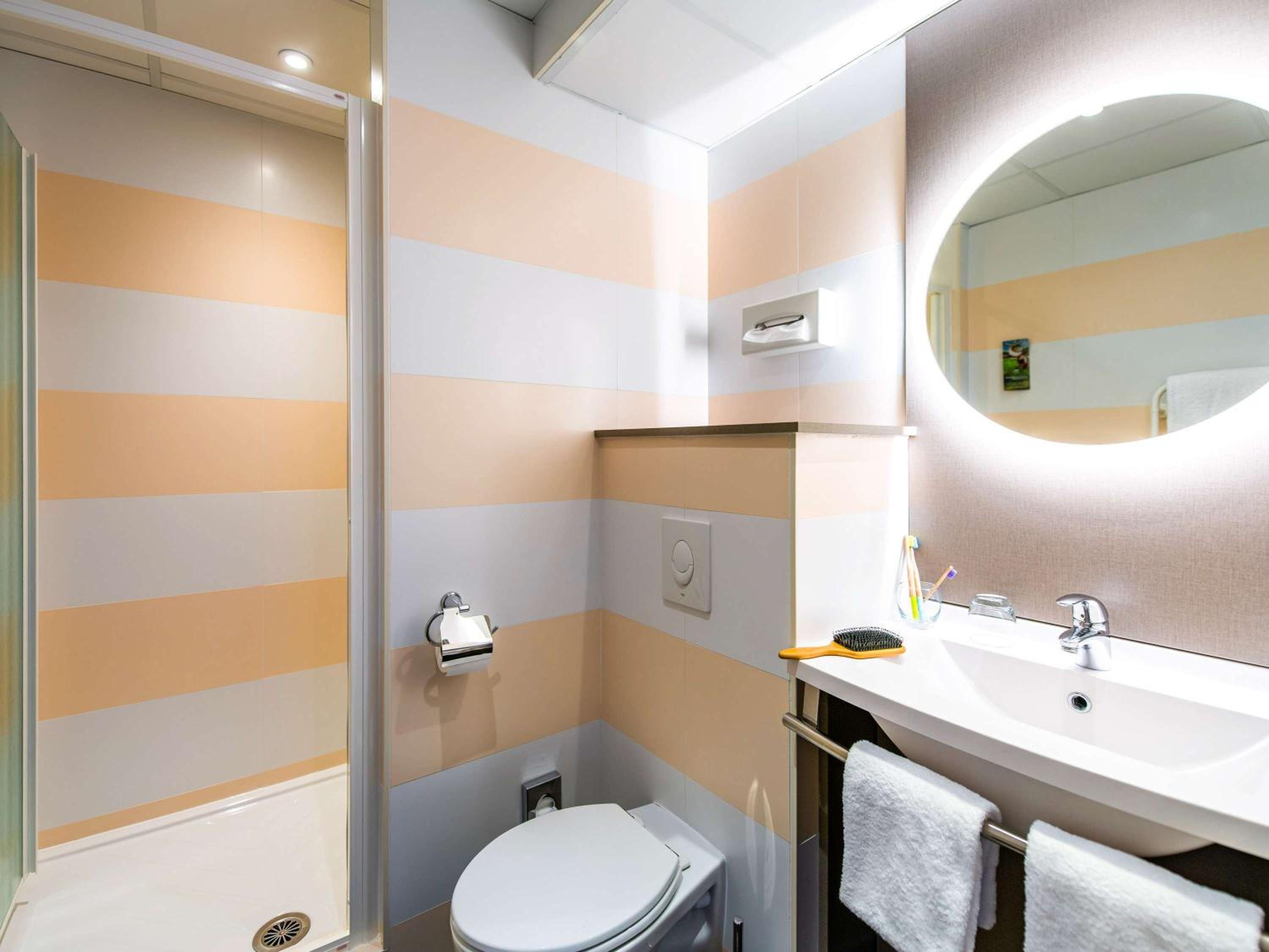 Premium Double Room with sofa bed - Photo 8