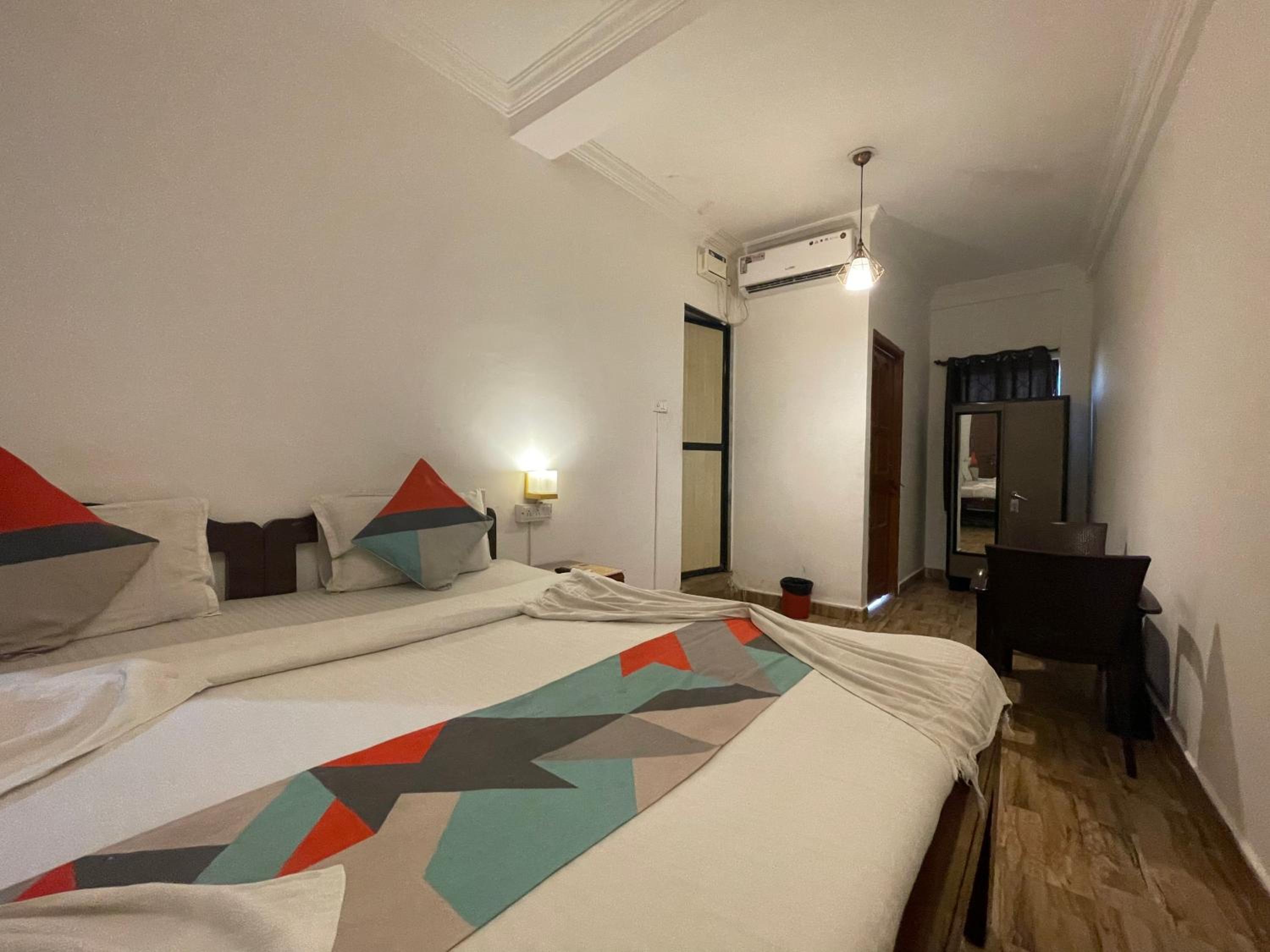 Deluxe Queen Room with Two Queen Beds photo 2