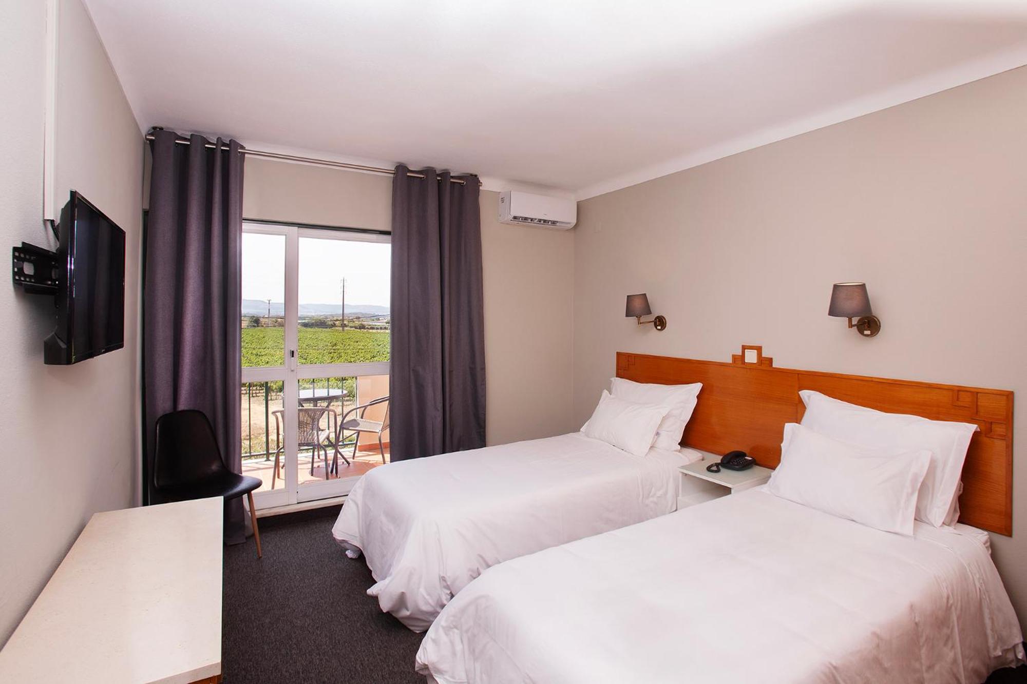 Superior Twin Room - Photo 1