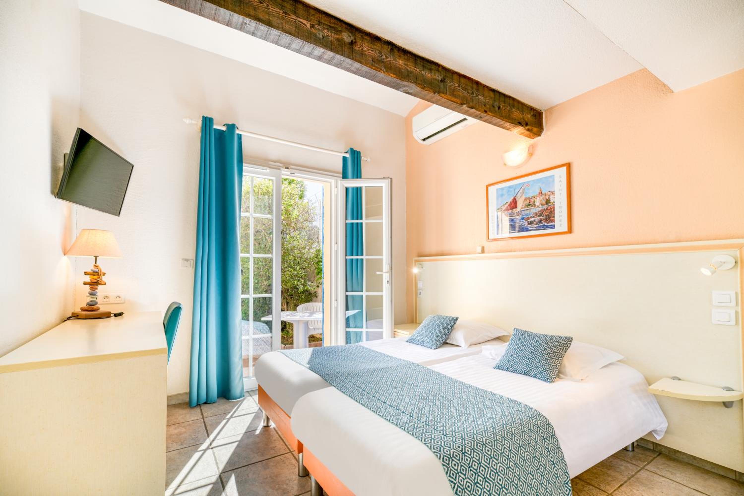 Standard Double Room - Terrace Garden view - Photo 1