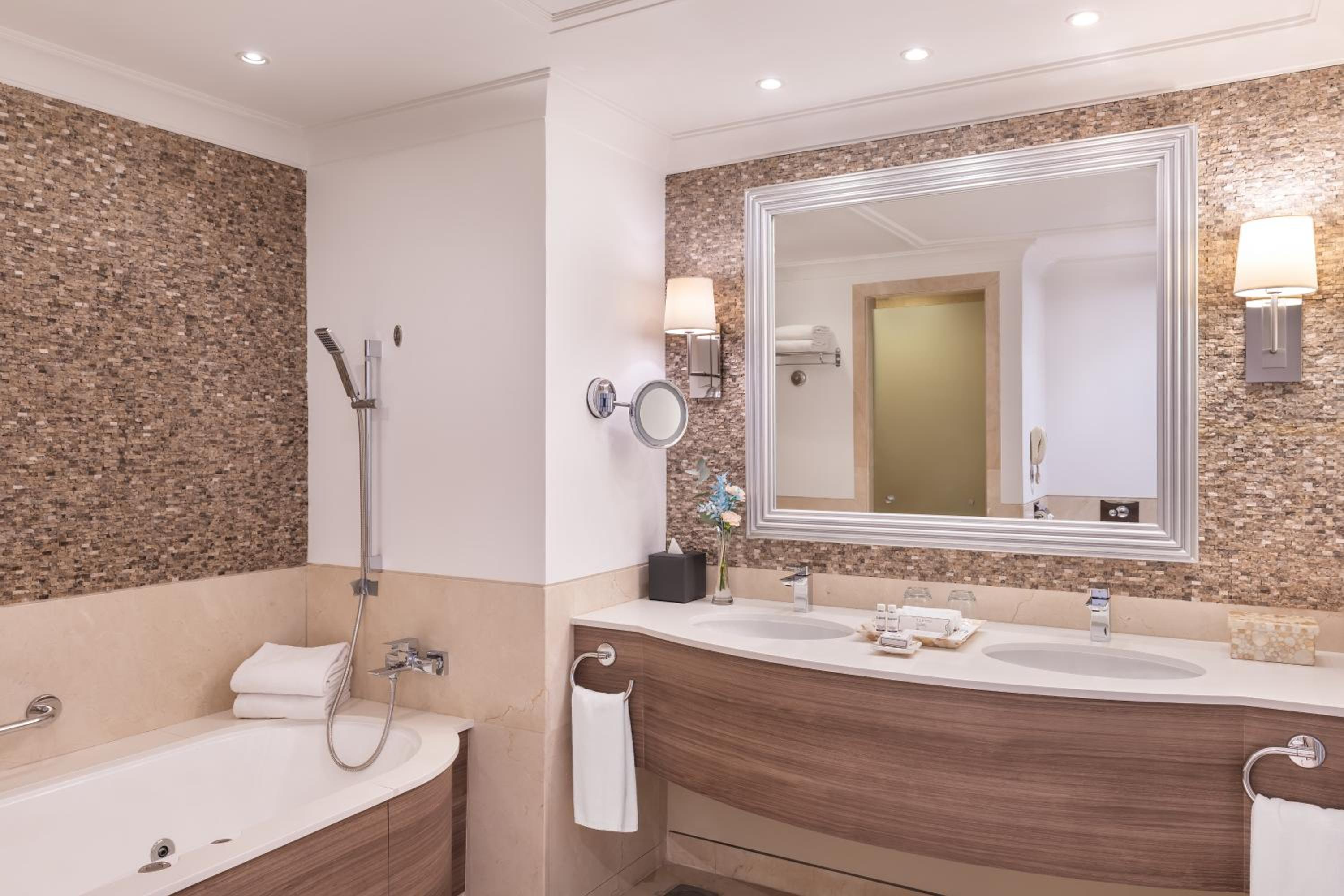 Sea View Residence Junior Suite, Lounge Access & Butler Service photo 3