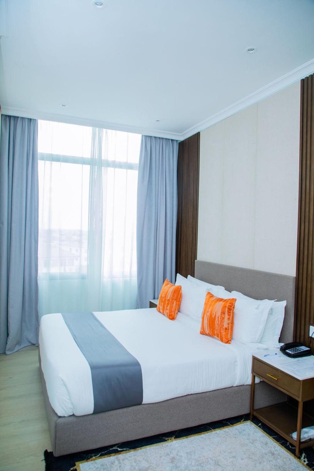 Standard King Room - Non-Smoking  - Photo 19