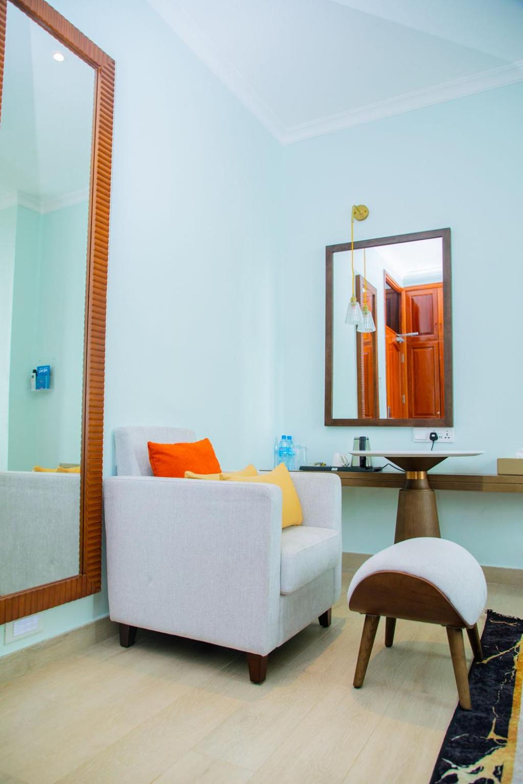 Standard King Room - Non-Smoking  - Photo 9