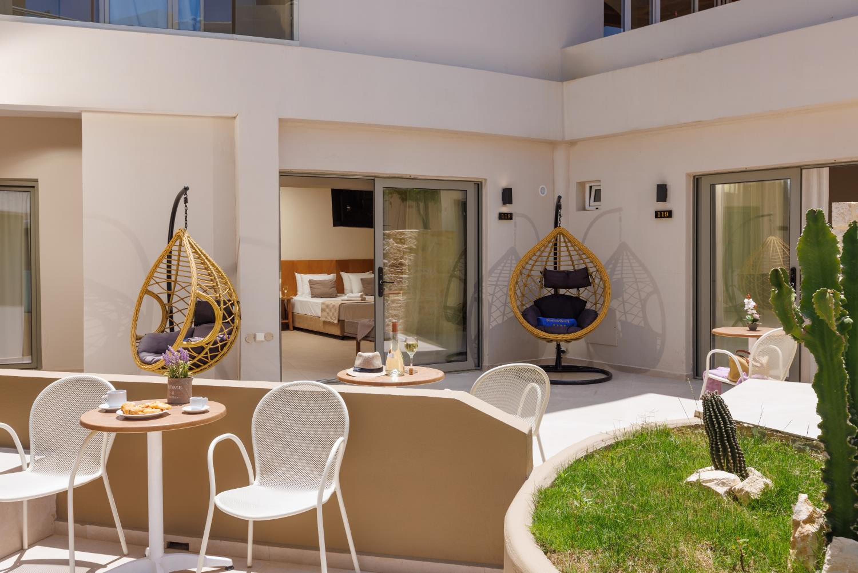 Superior Double or Twin Room with Garden View photo 3