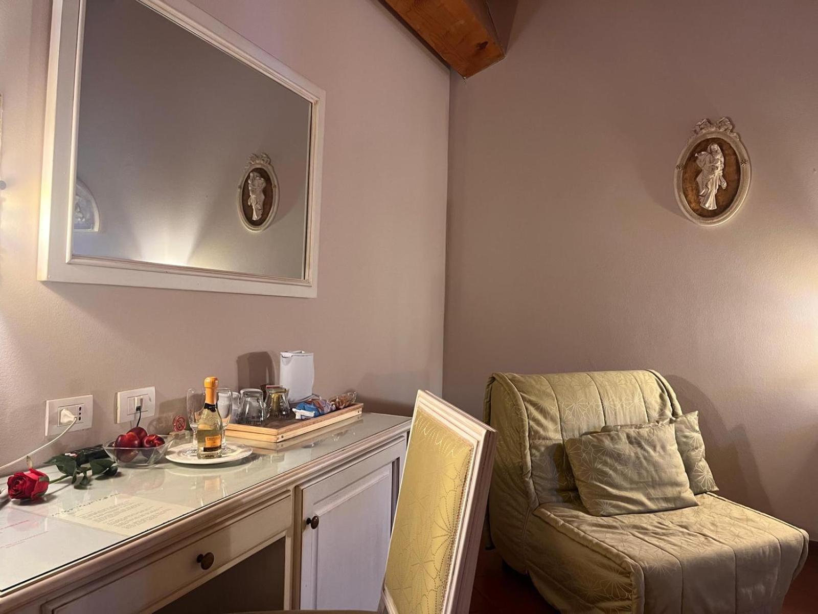 Double Room - Photo 25