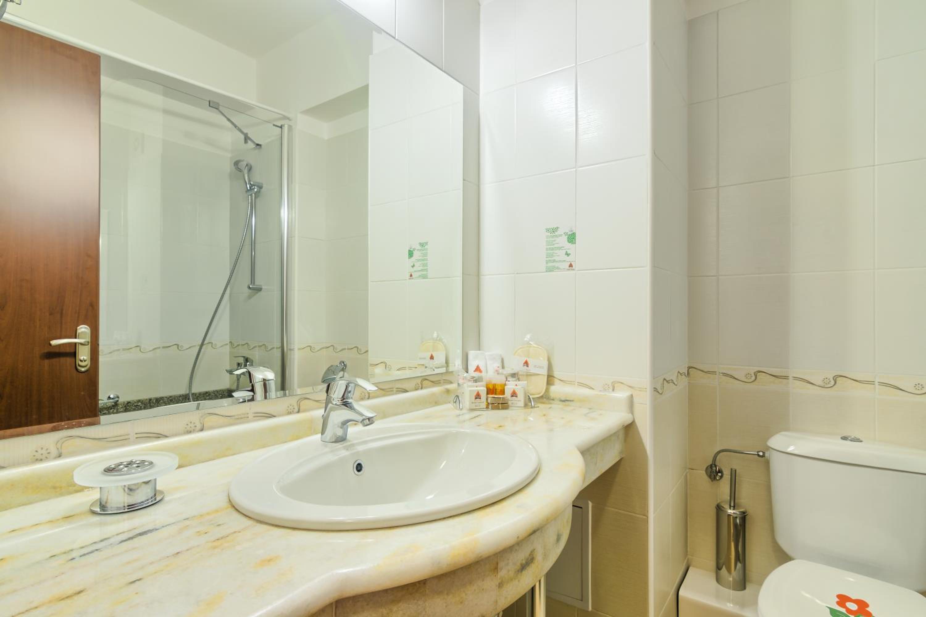 Double Room - Photo 4