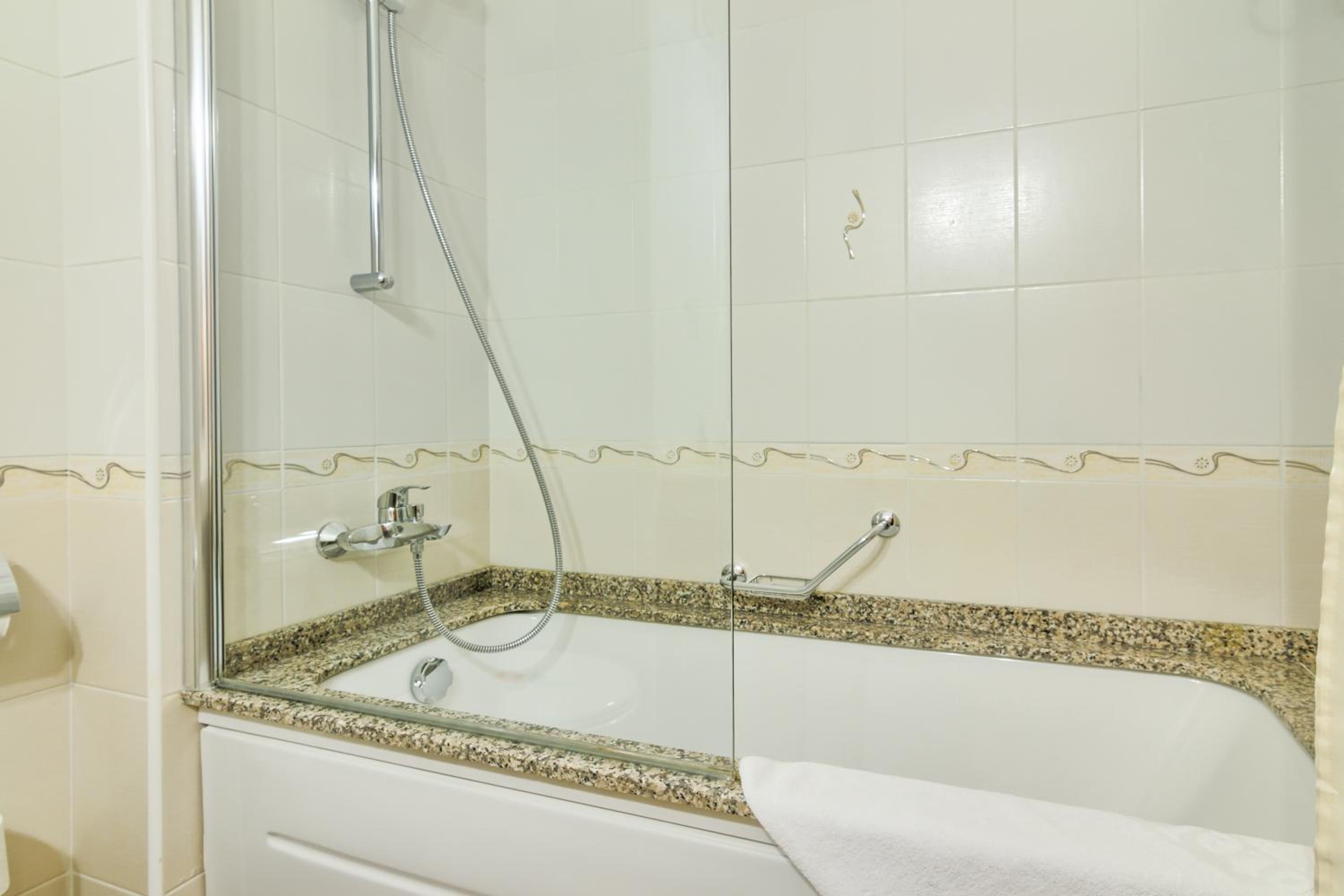 Double Room - Photo 3