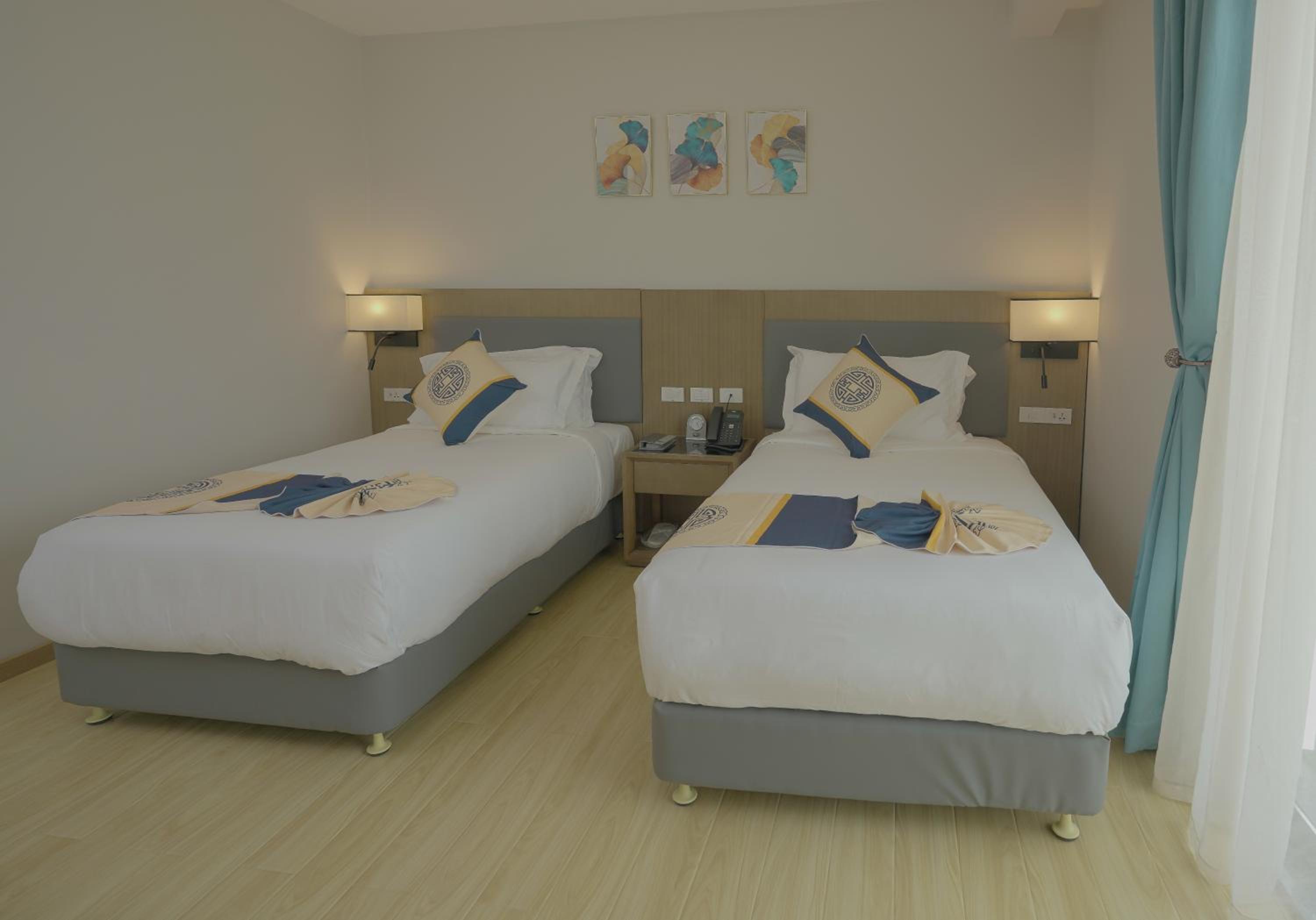 Standard Twin Room - Photo 4