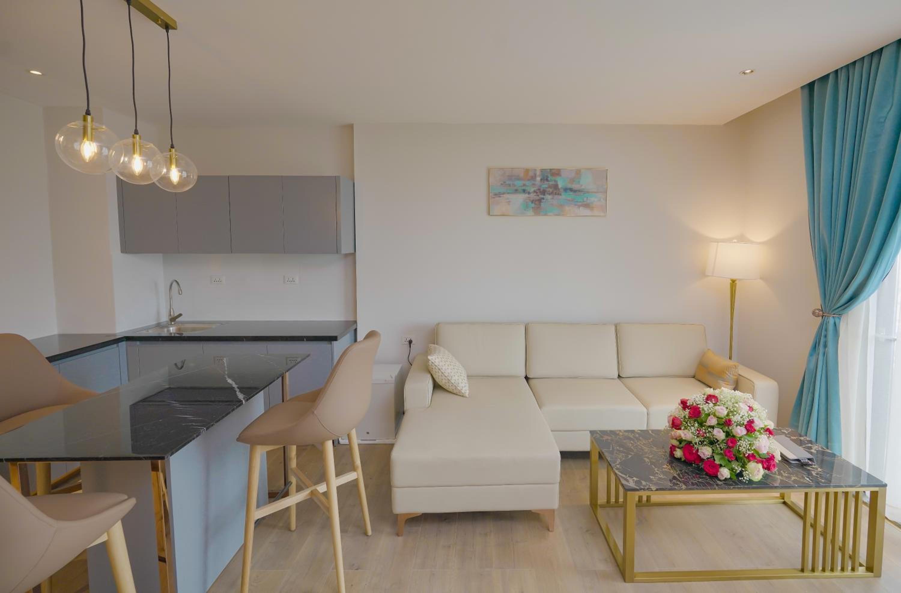 Suite - Photo 3