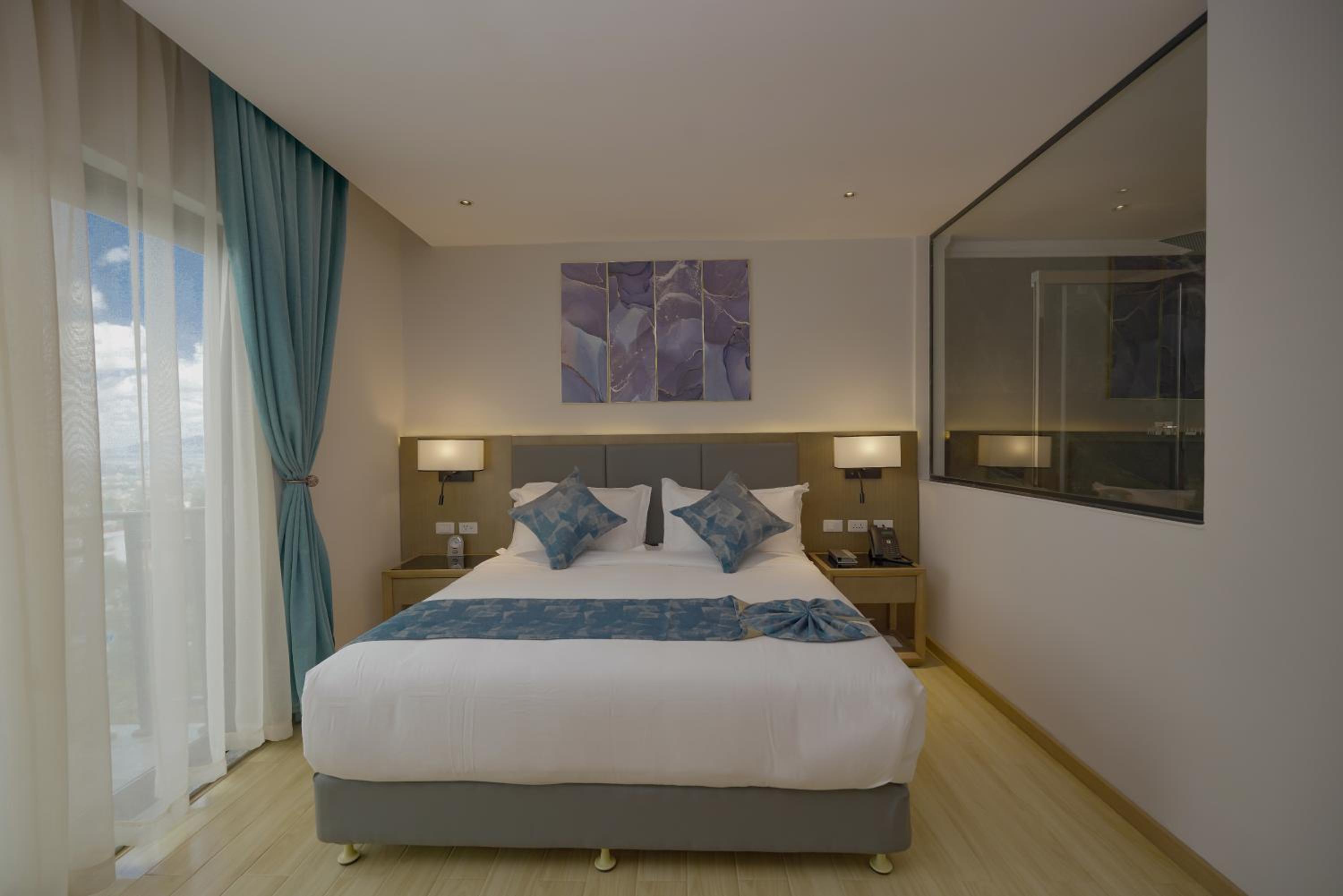 Suite - Photo 2