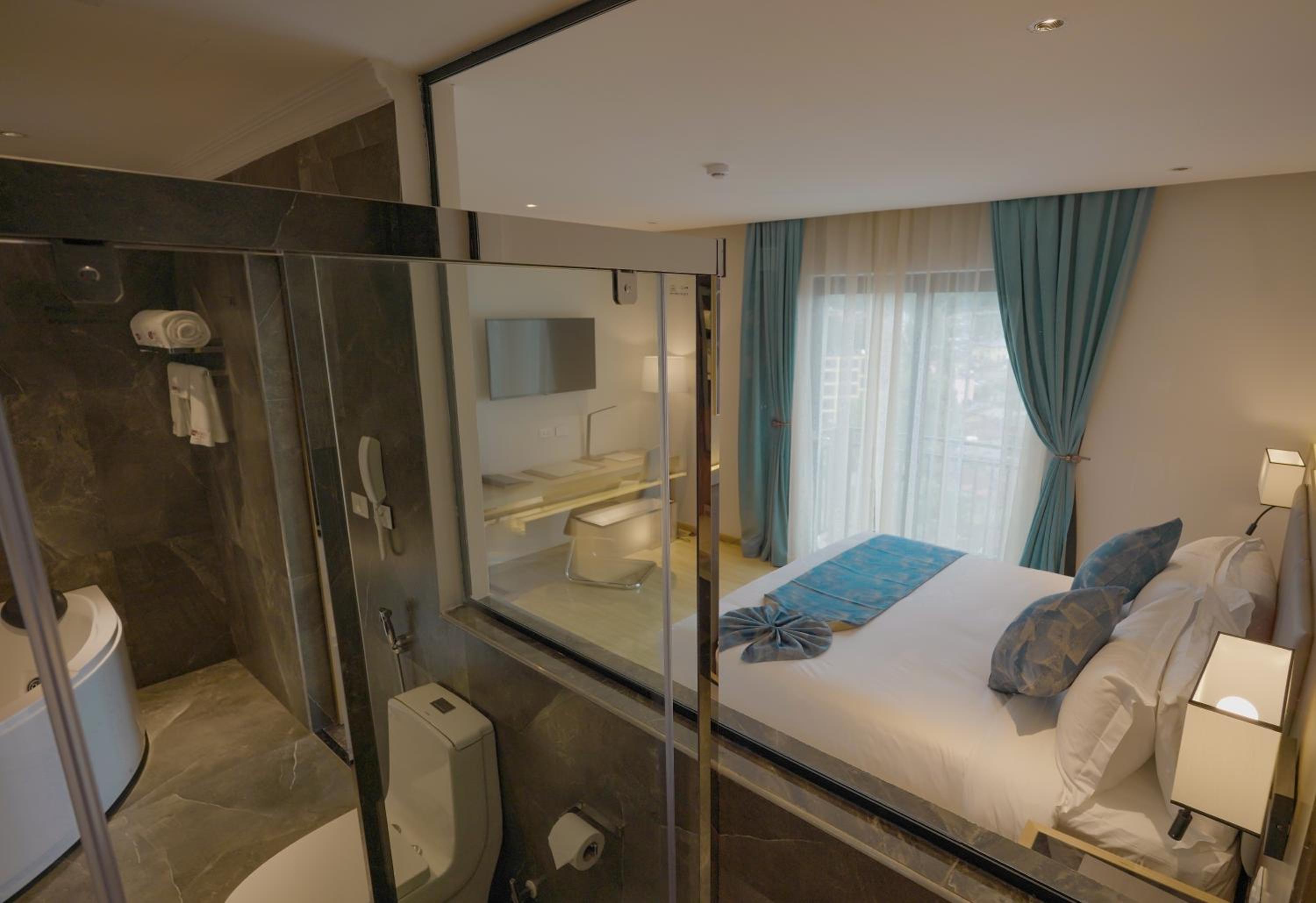 Suite - Photo 5