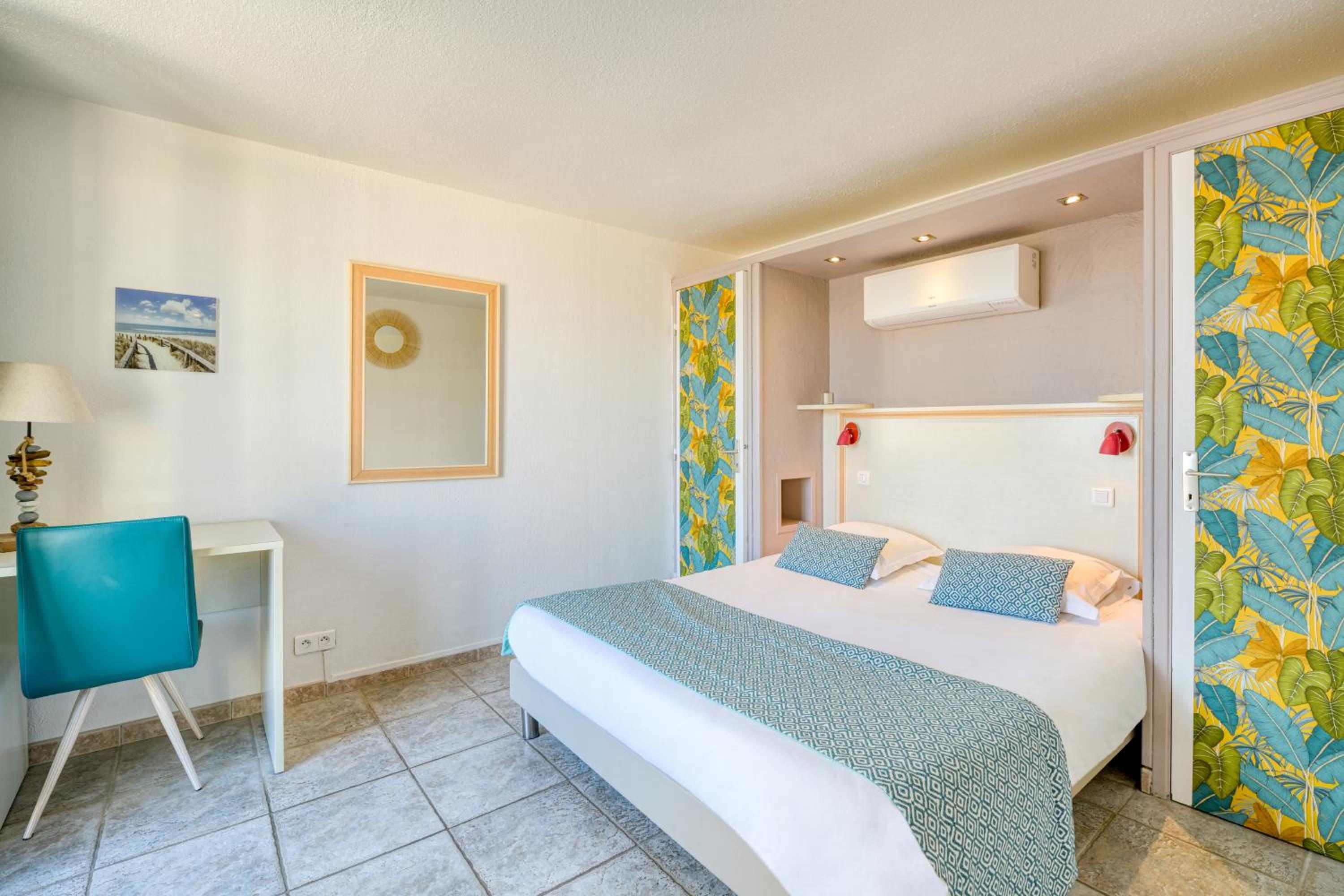 Superior Double Room with Balcony and Sea View photo 3