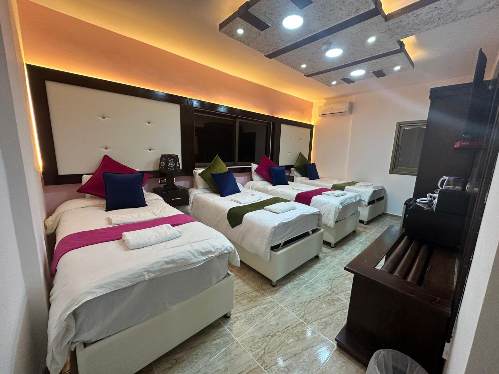 4-Bed Mixed Dormitory Room photo 2