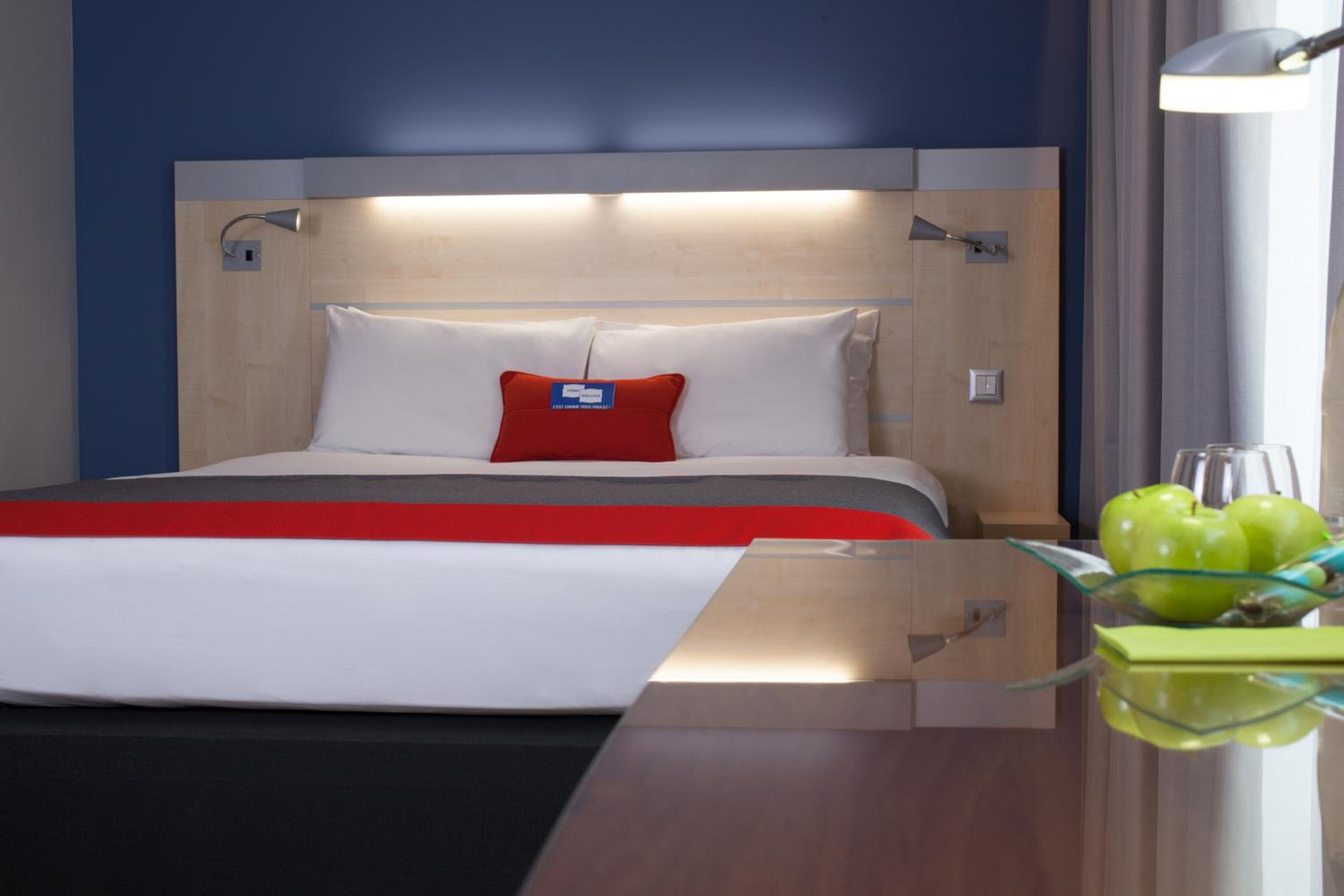 Standard Room with Free Breakfast - Photo 2