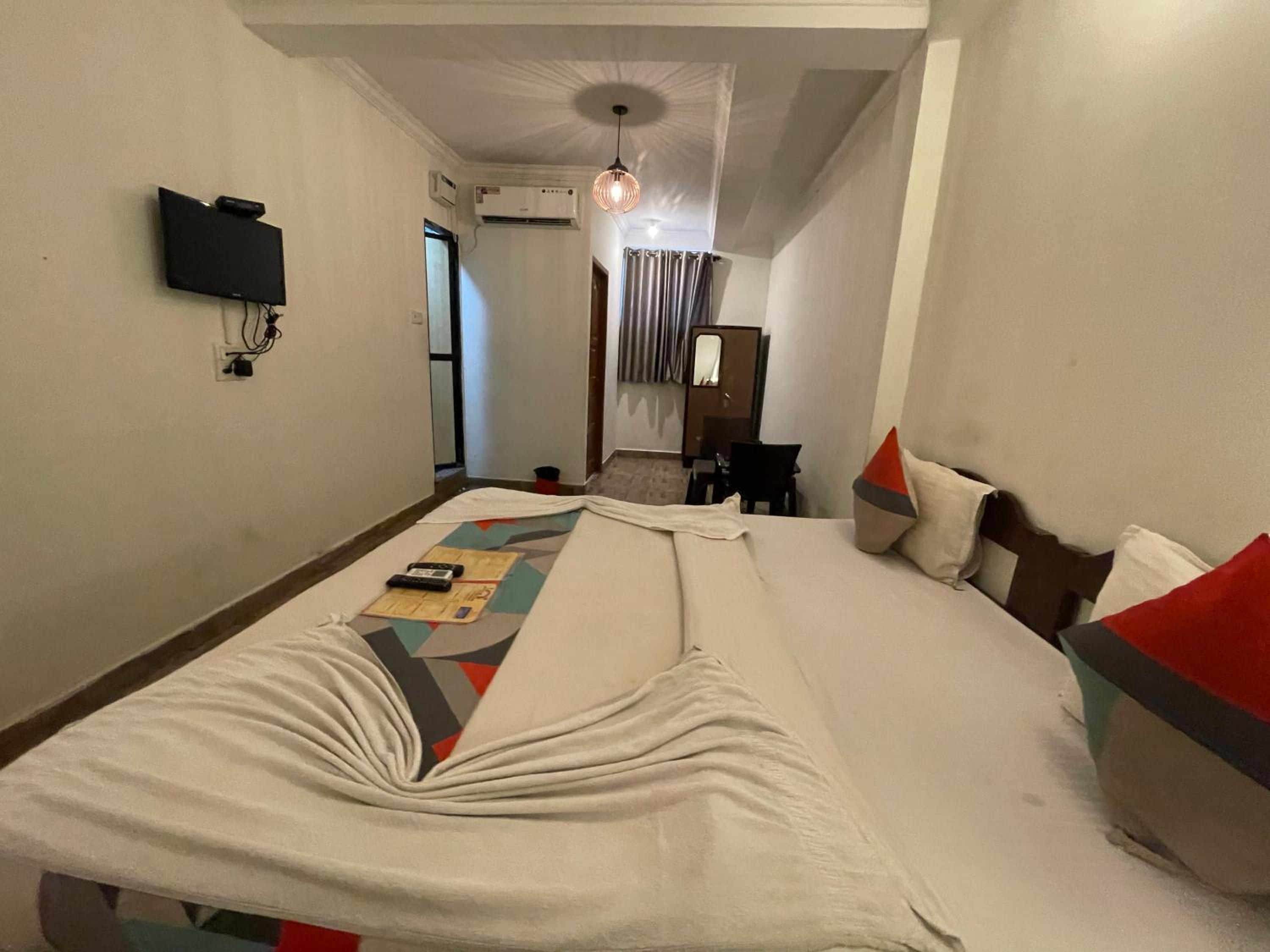 Deluxe Queen Room with Two Queen Beds photo 3