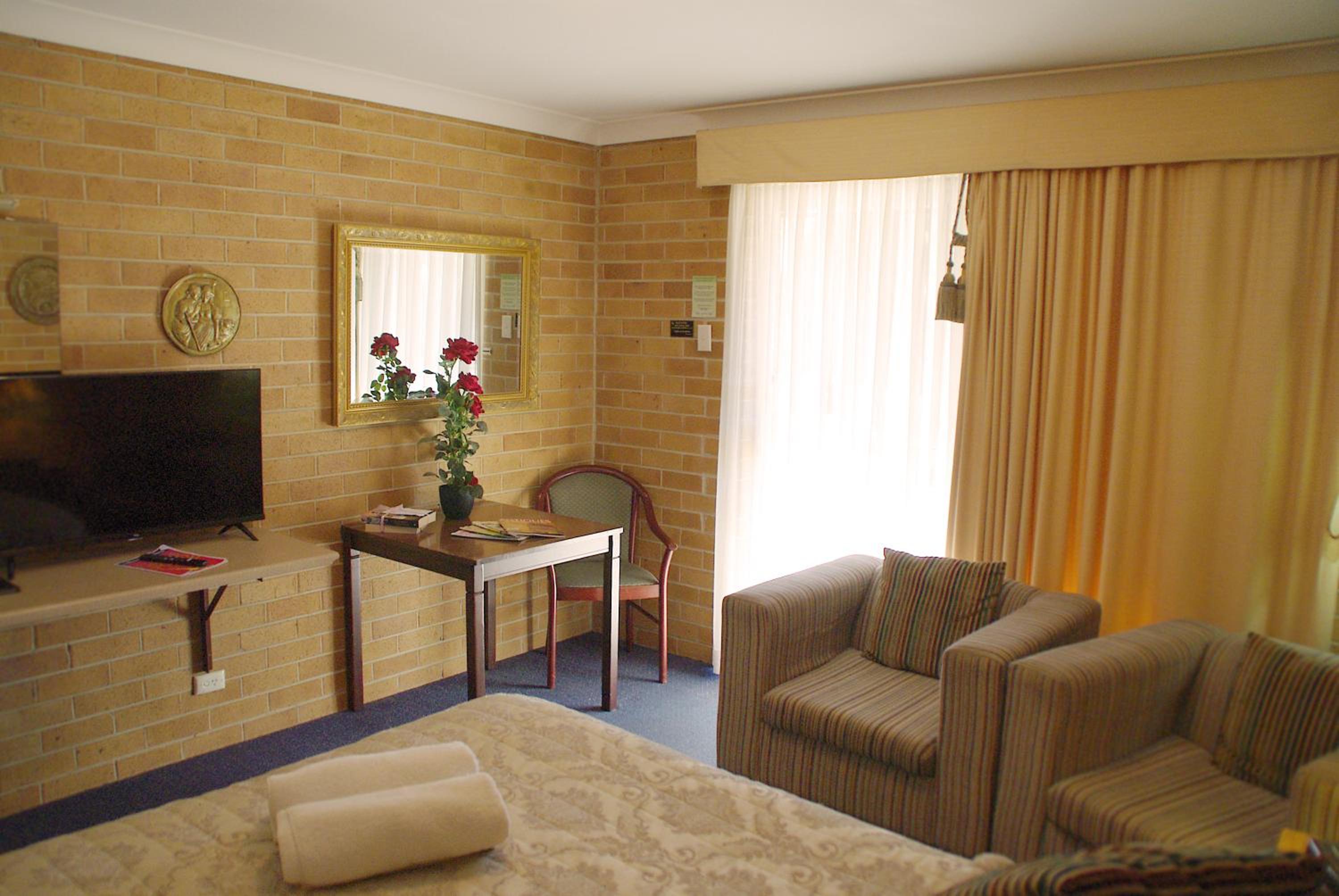 Queen Room photo 2