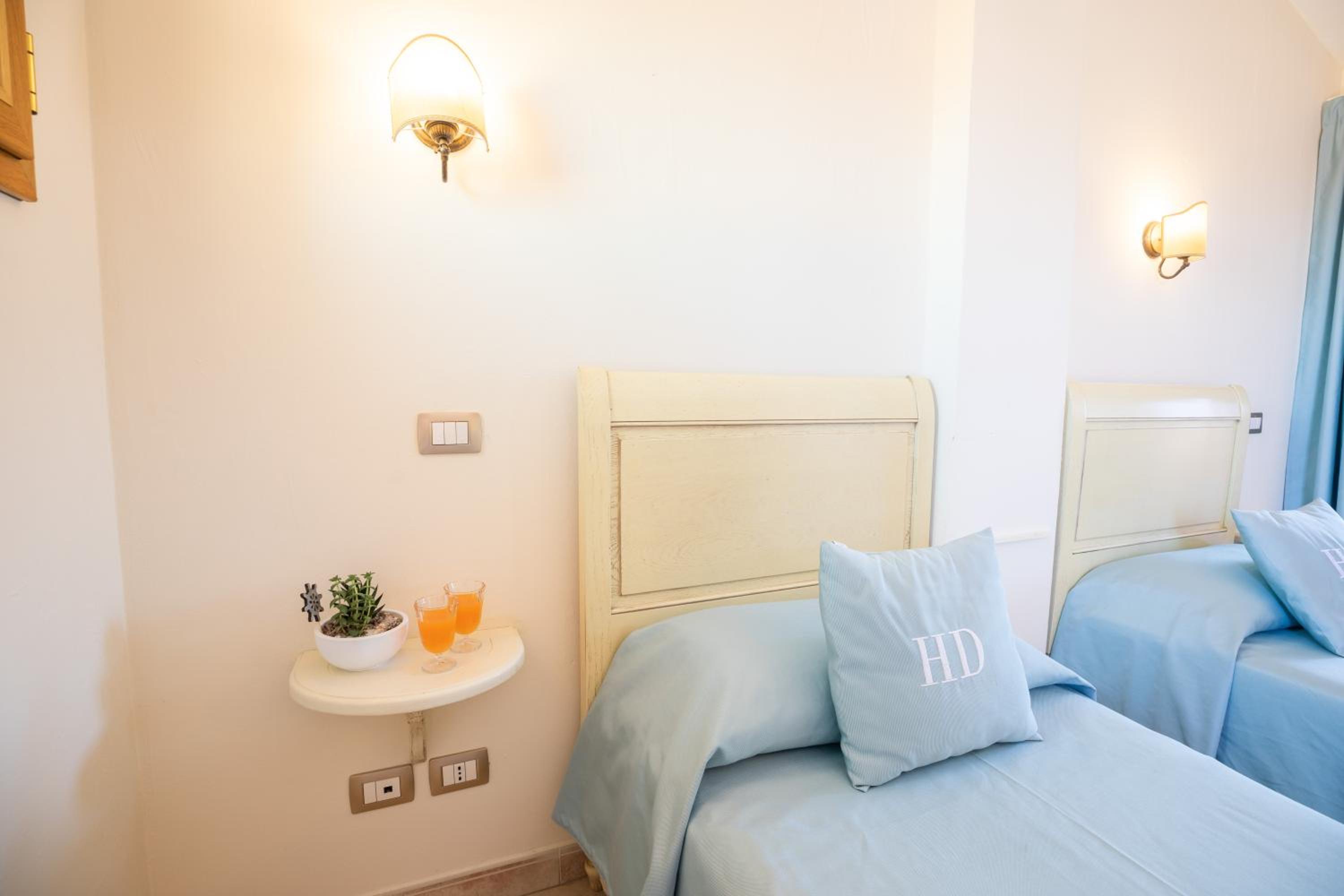 Twin Room - Photo 2