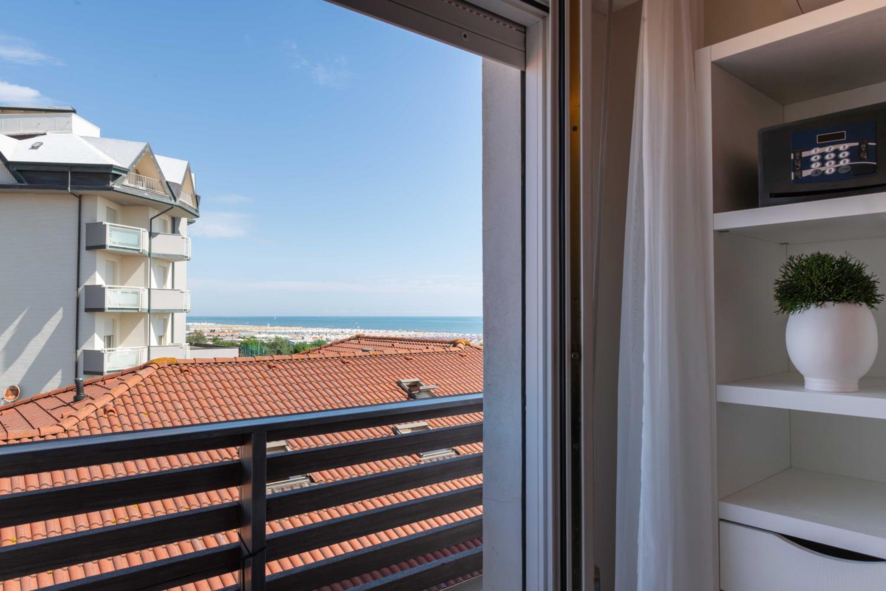 Double Room with Partial Sea View - Photo 9