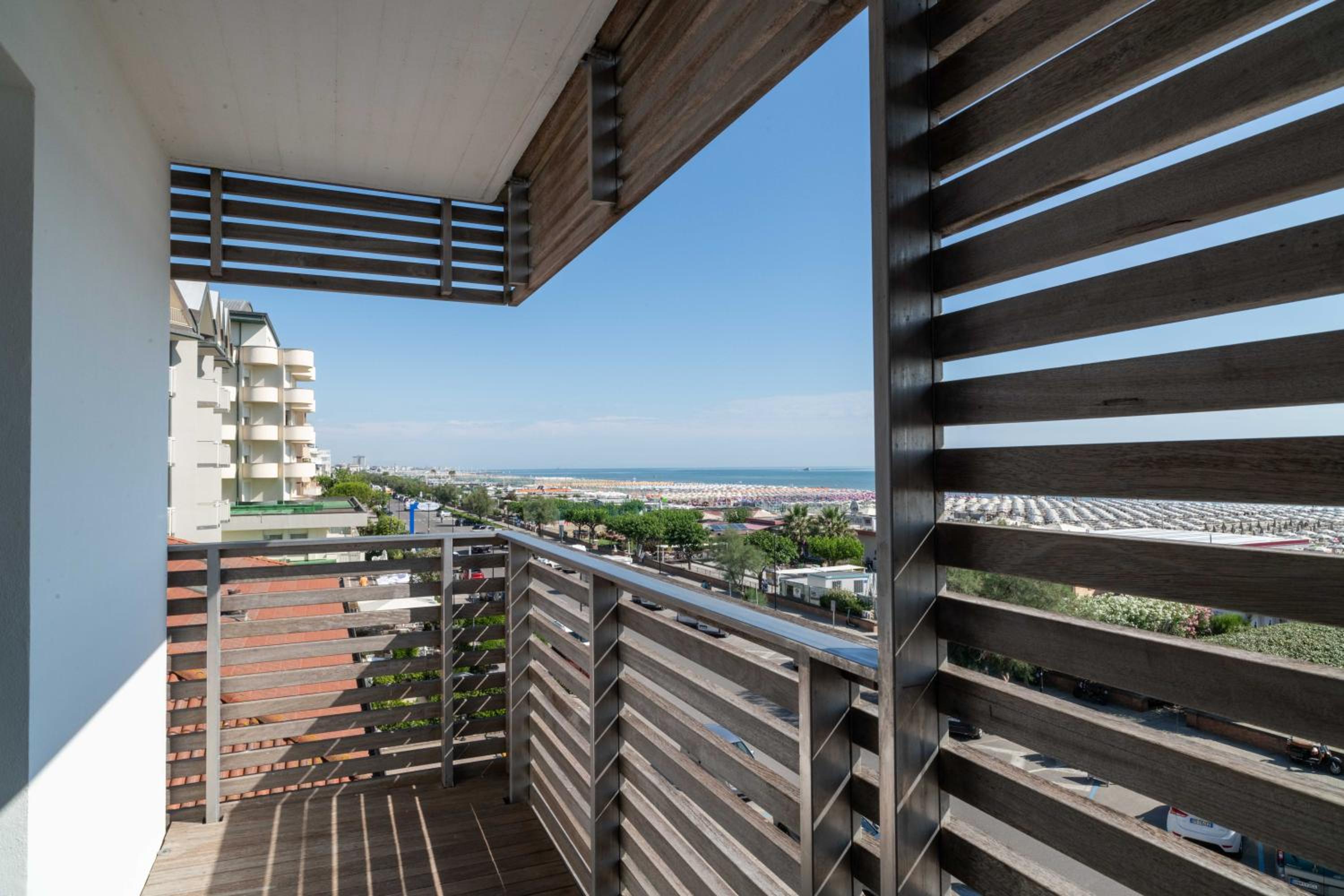 Deluxe Triple Room with Sea View - Photo 17