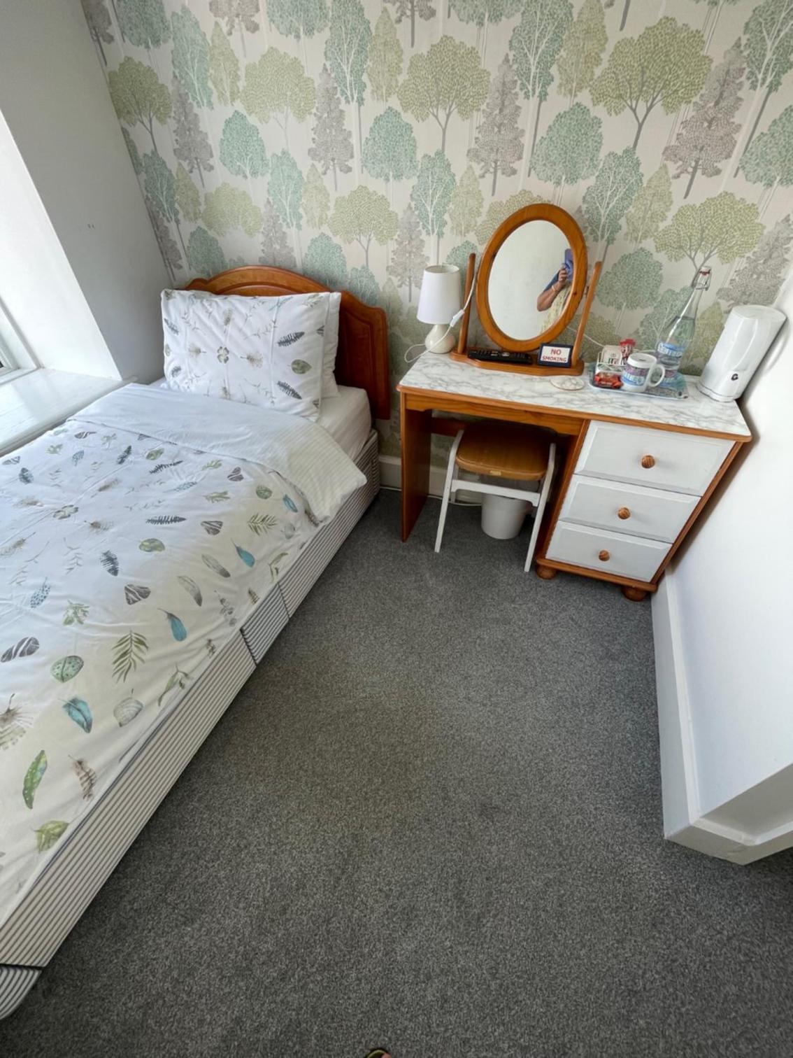 Single Room photo 2