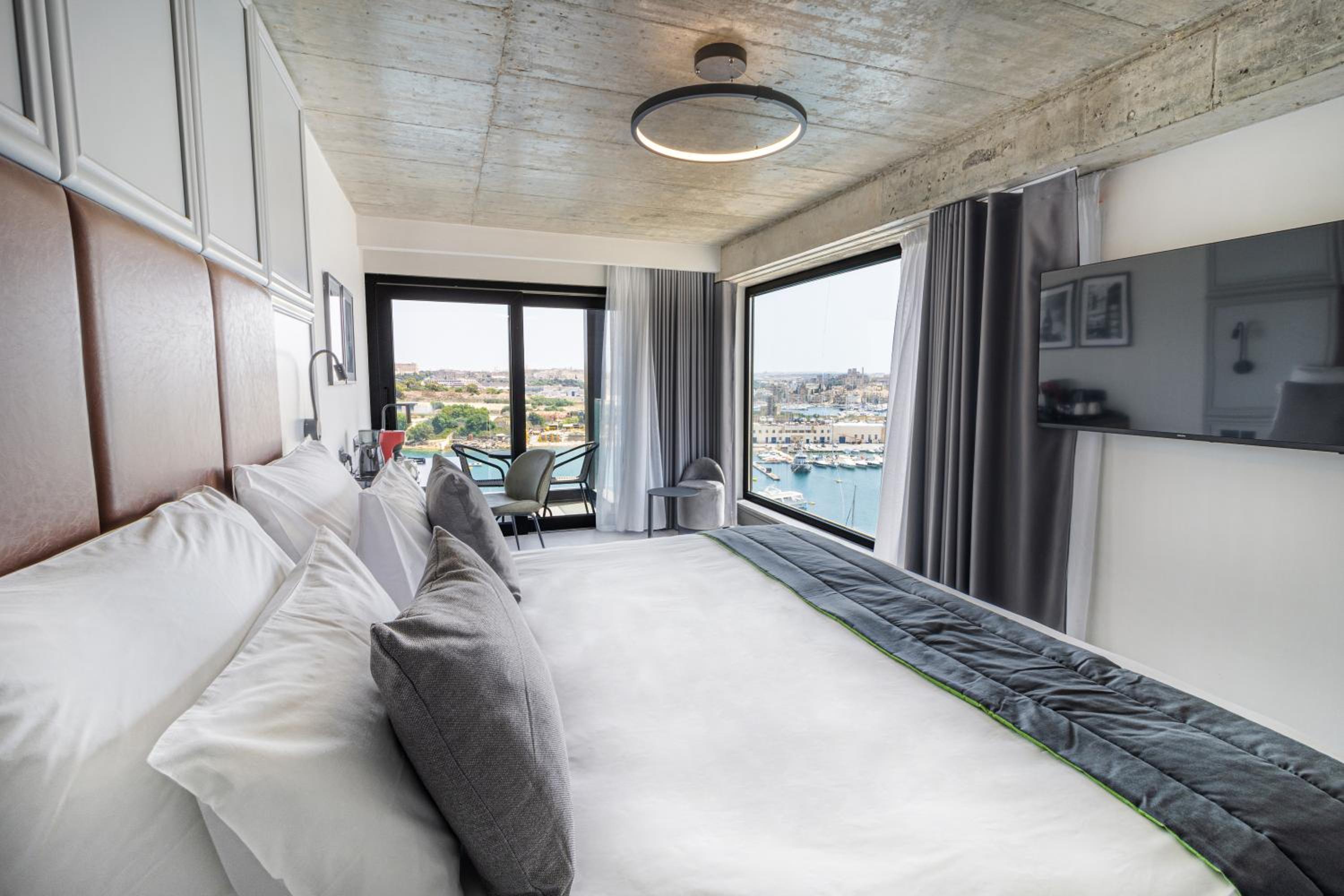 Executive Double or Twin Room with Balcony and Sea View photo 3